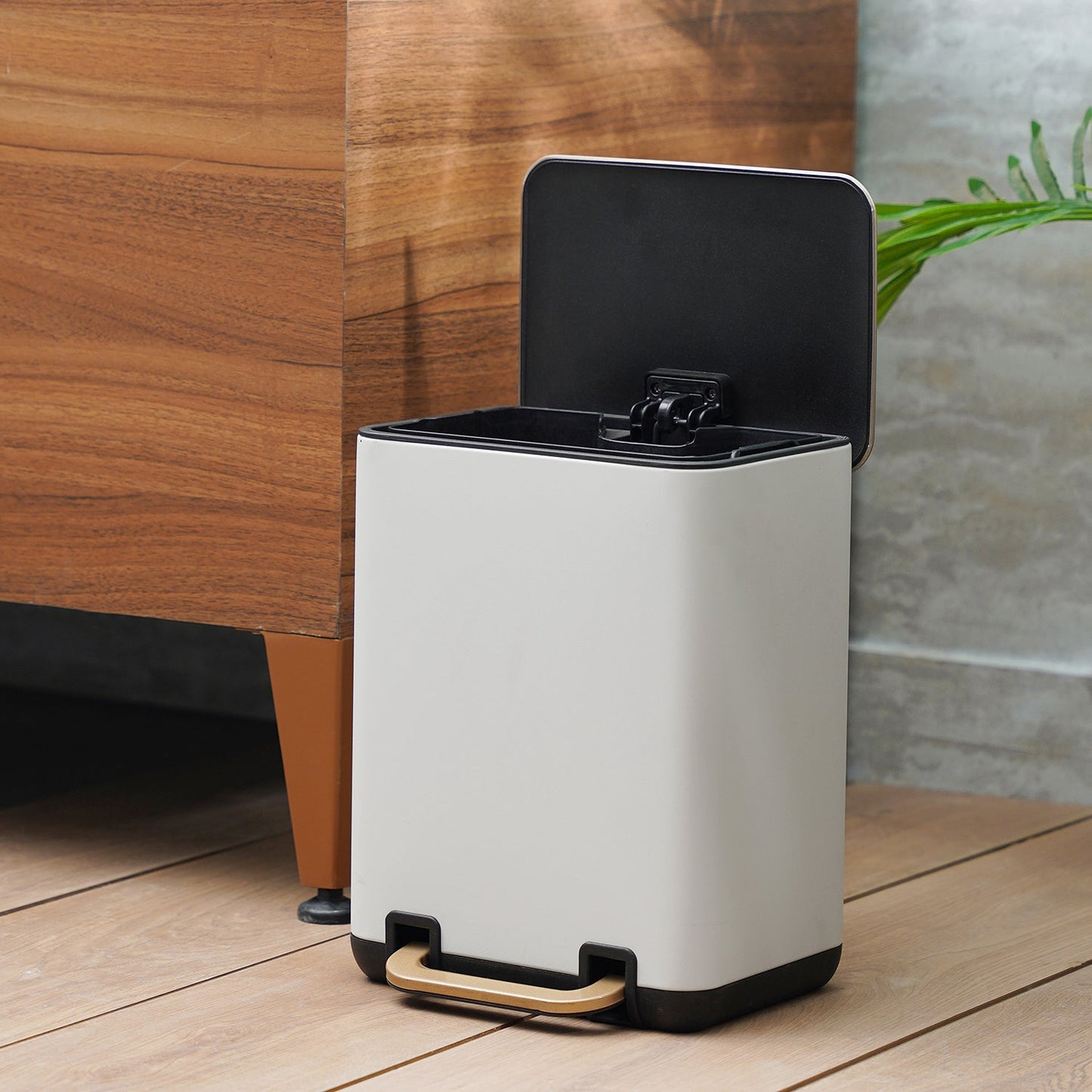 White Iron Pedal Rectangular Dustbin With Lid - Small