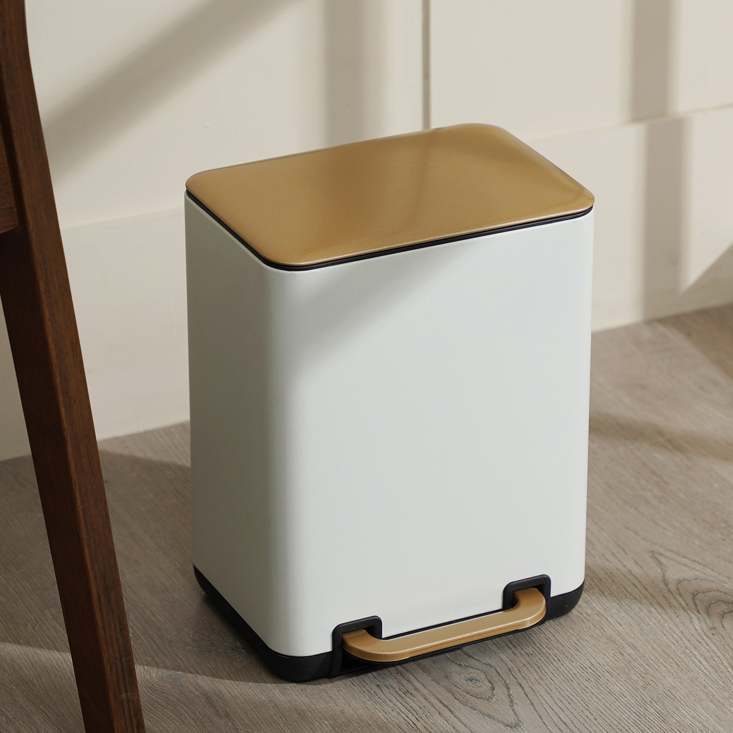 White Iron Pedal Rectangular Dustbin With Lid - Small