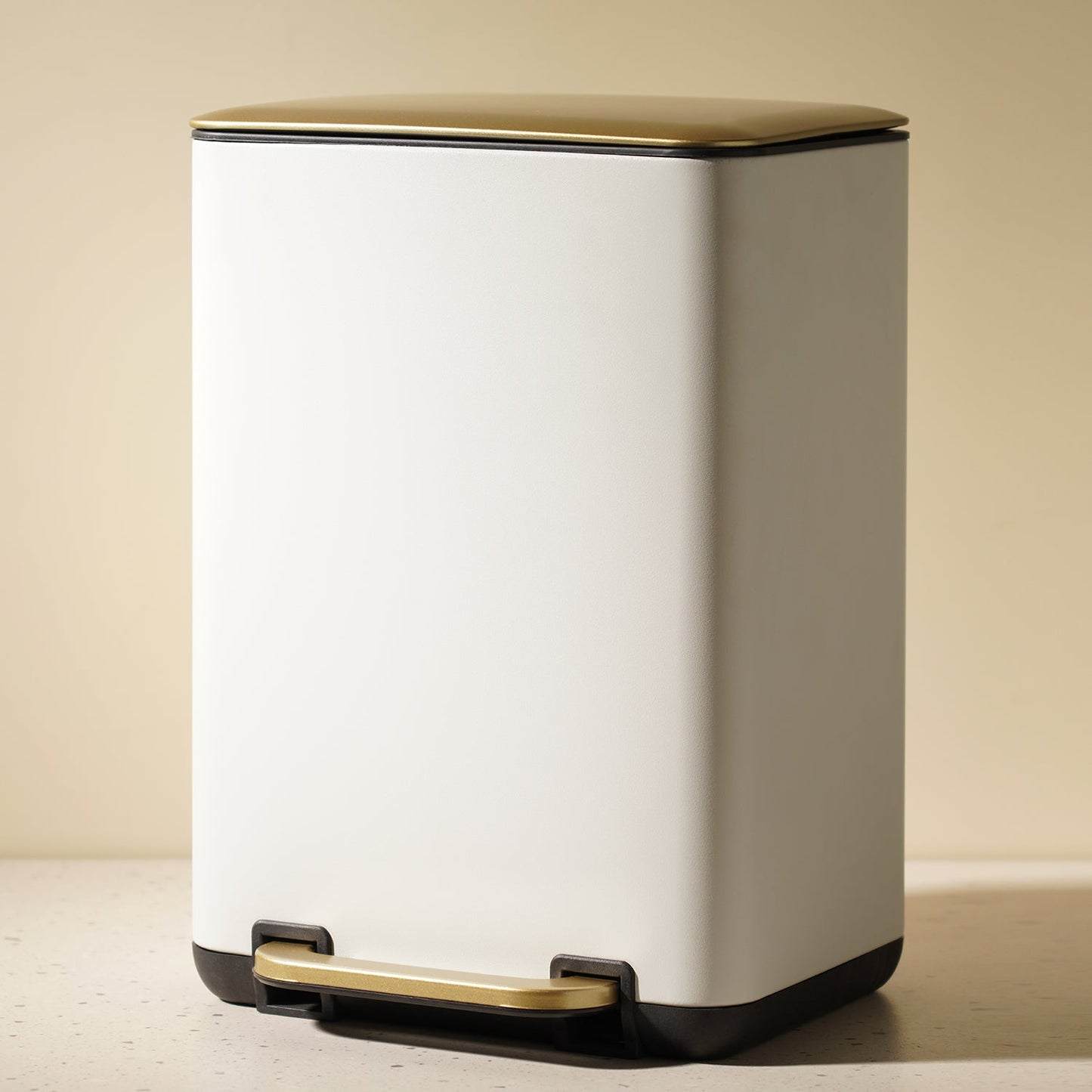 White Iron Pedal Rectangular Dustbin With Lid - Large