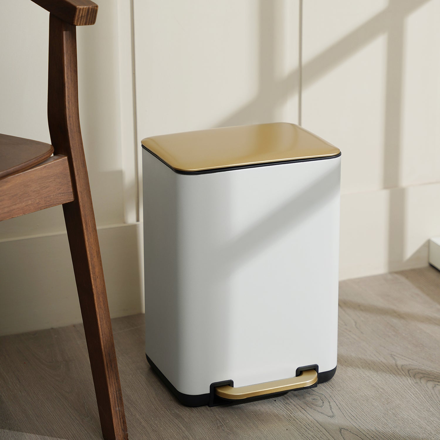 White Iron Pedal Rectangular Dustbin With Lid - Large
