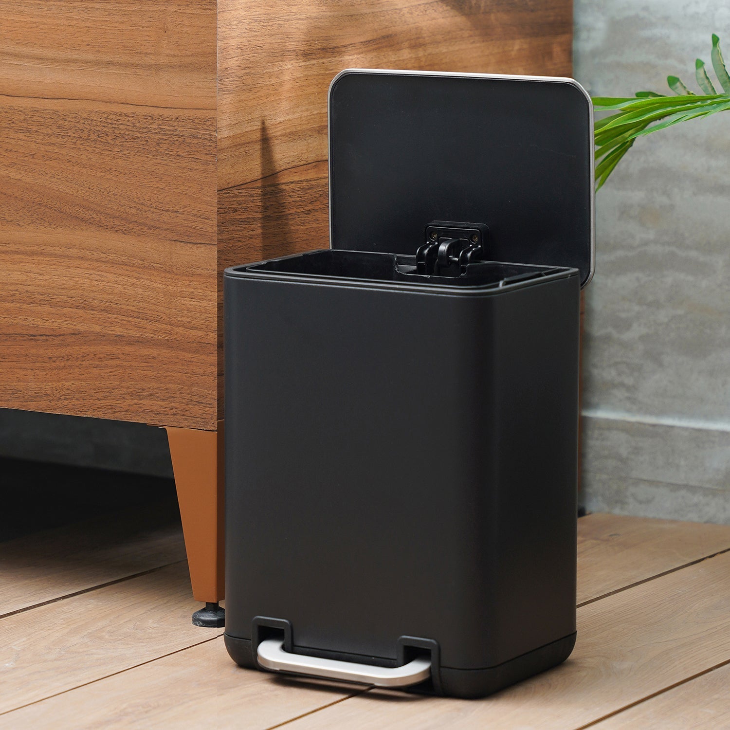 Black Iron Pedal Rectangular Dustbin With Lid - Large