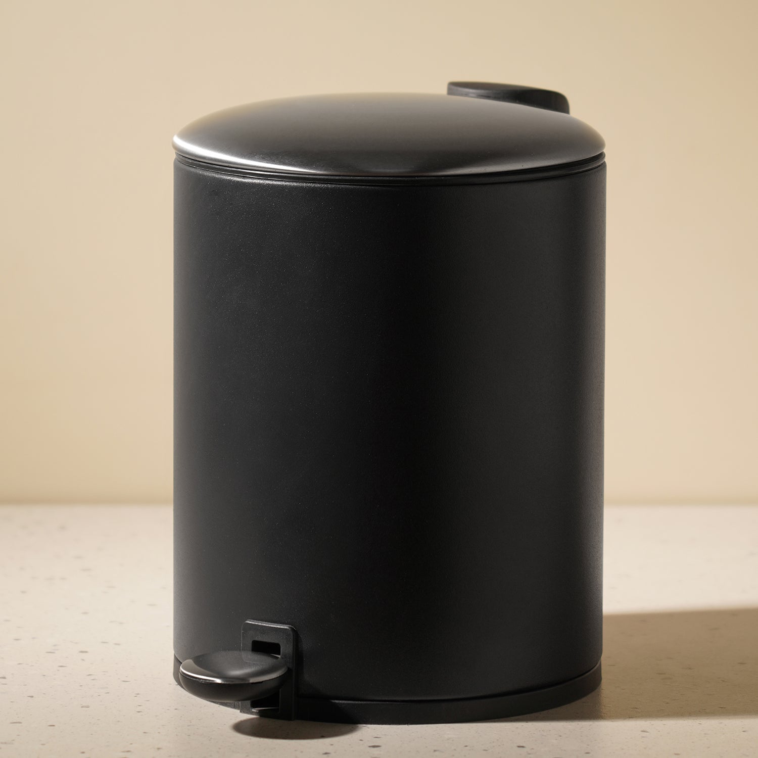 Black Iron Pedal Circular Dustbin with Lid - Large