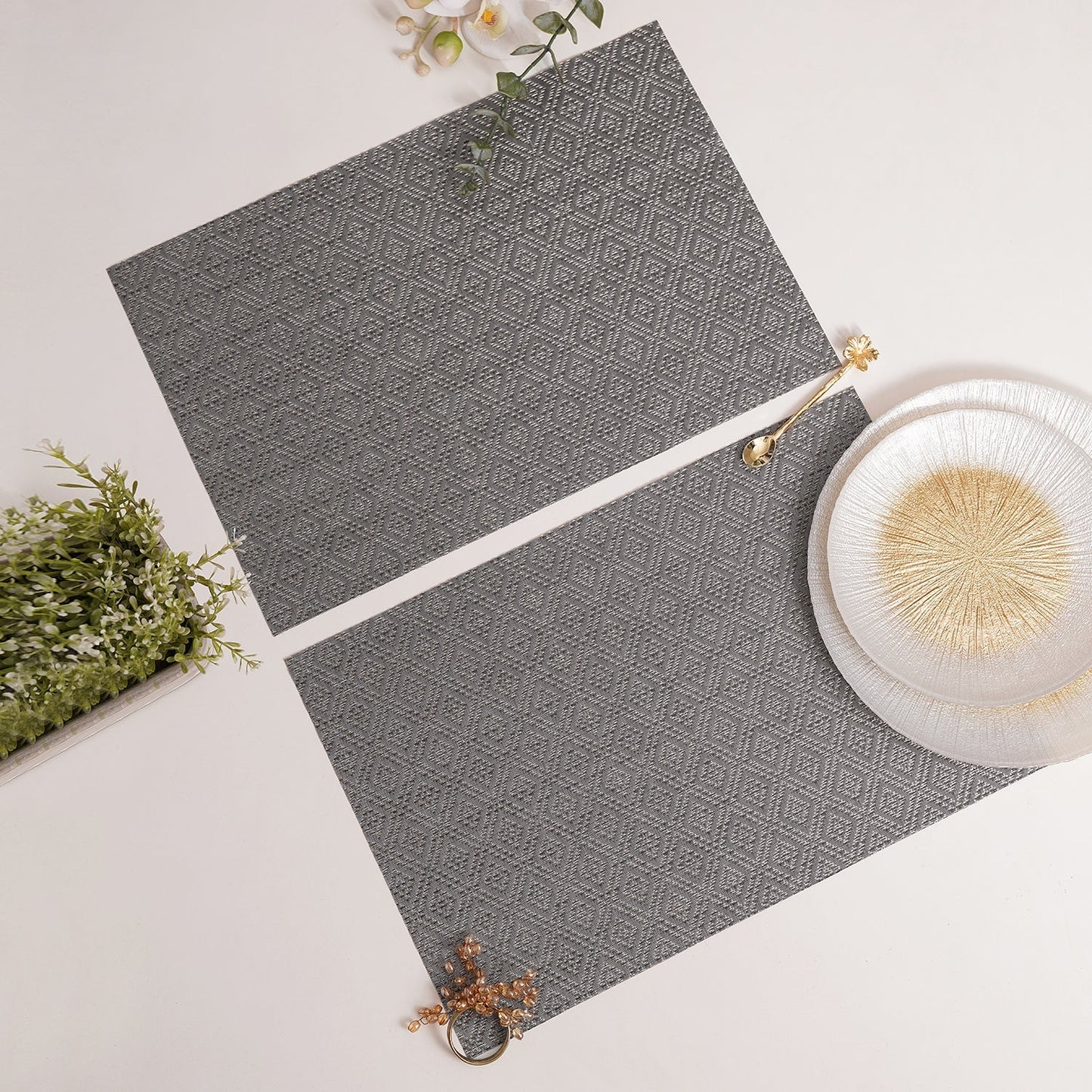 Set Of 2 Silver Geometric Design Woven Pvc Placemats
