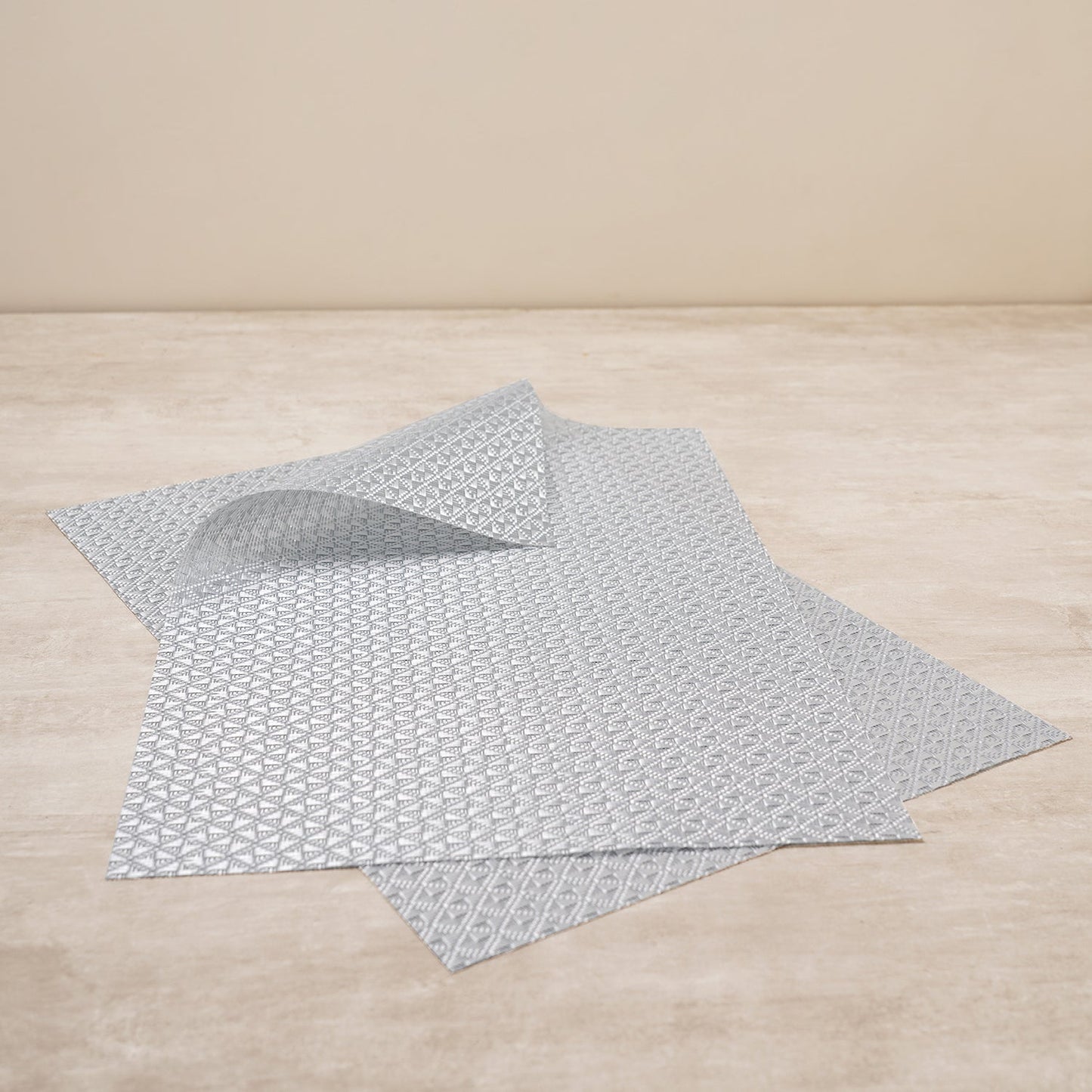 Set Of 2 Silver Diamond Design Pvc Placemats