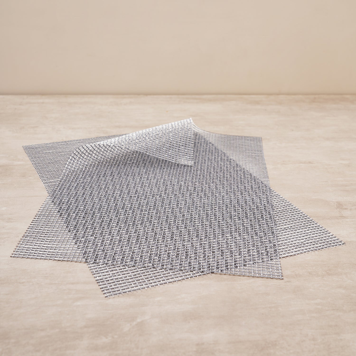 Set Of 2 Silver Checkered Design Pvc Placemats