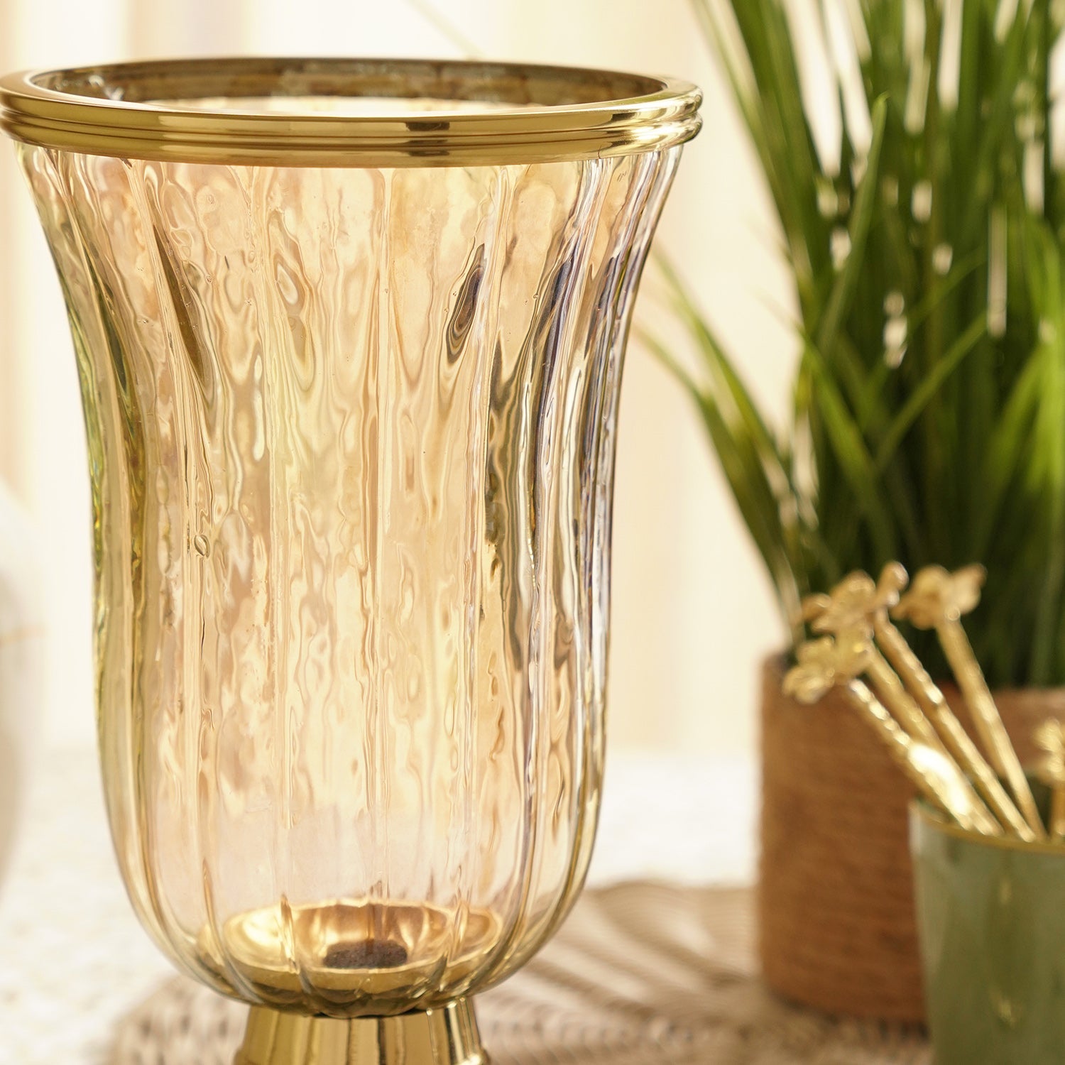 Gold Ribbed Hurricane with Short Stand - Large