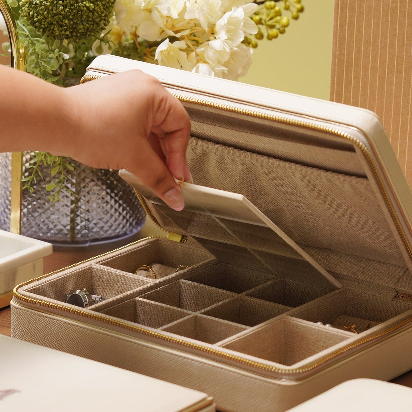 Cream Faux Leather Jewellery Box - Large