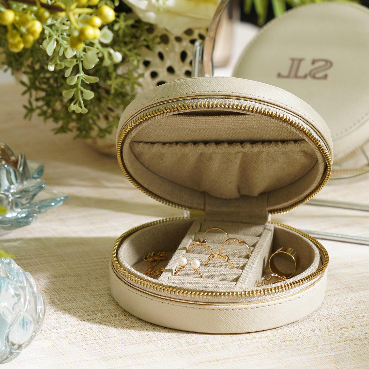 Cream Round Faux Leather Travel Jewellery Box