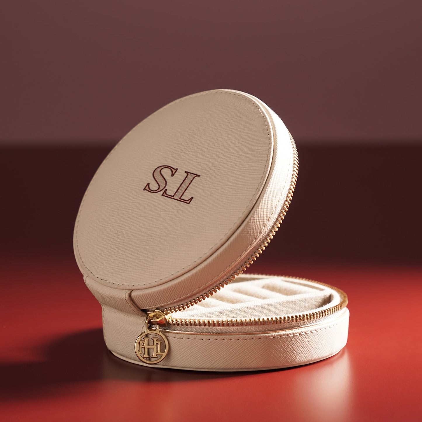 Cream Round Faux Leather Travel Jewellery Box