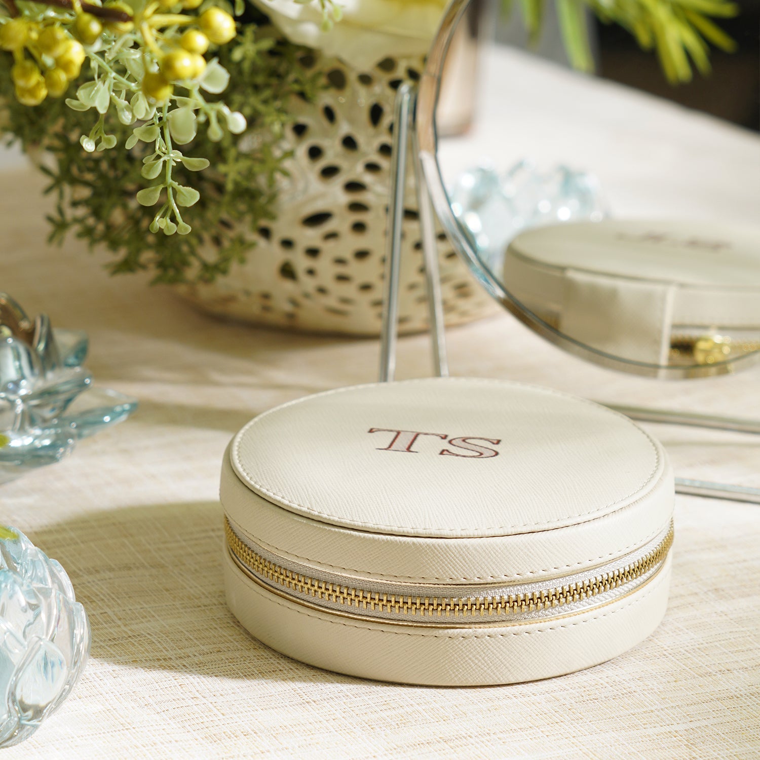 Cream Round Faux Leather Travel Jewellery Box