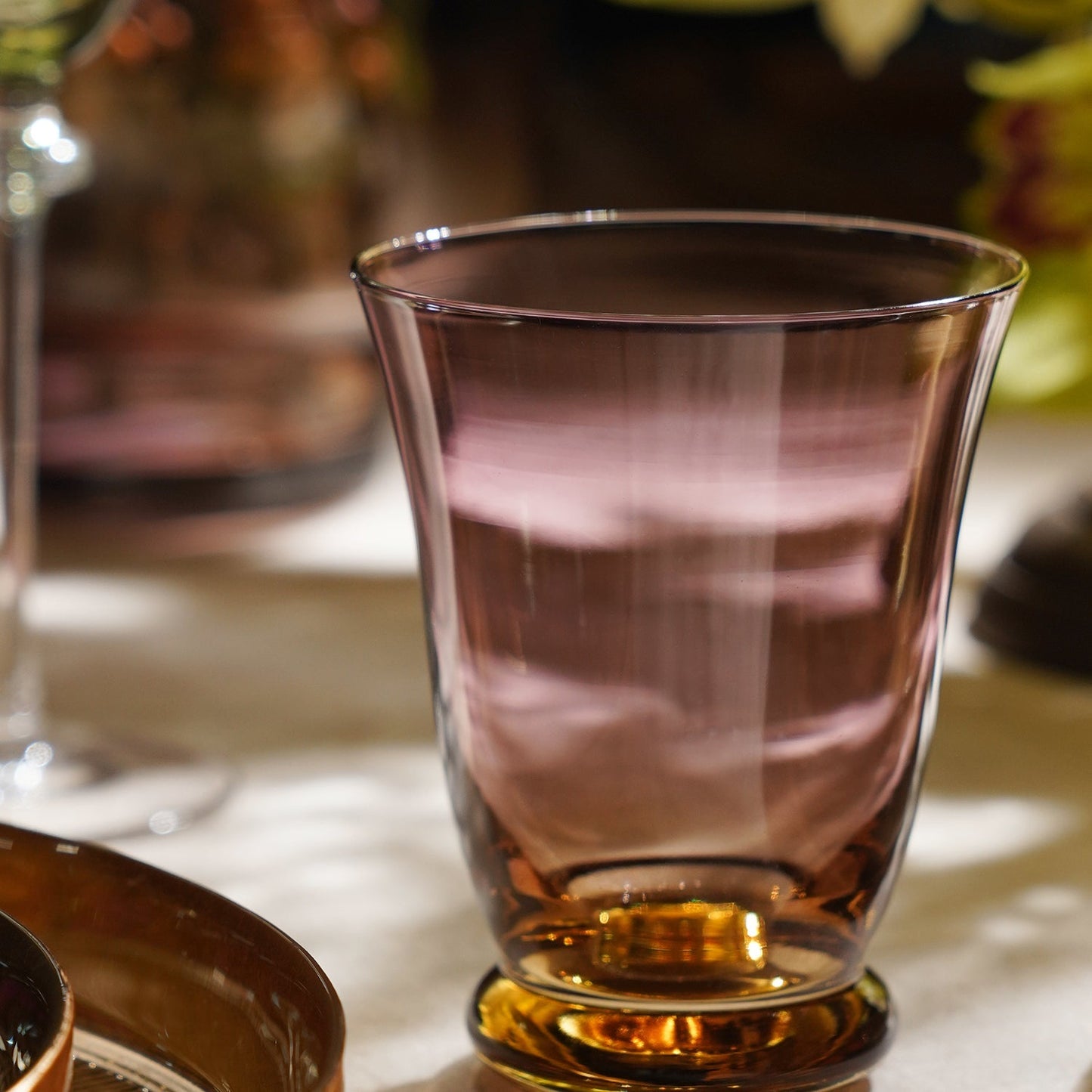 Set Of 2 Amber Ombre Swirl Shaped Drinking Glasses