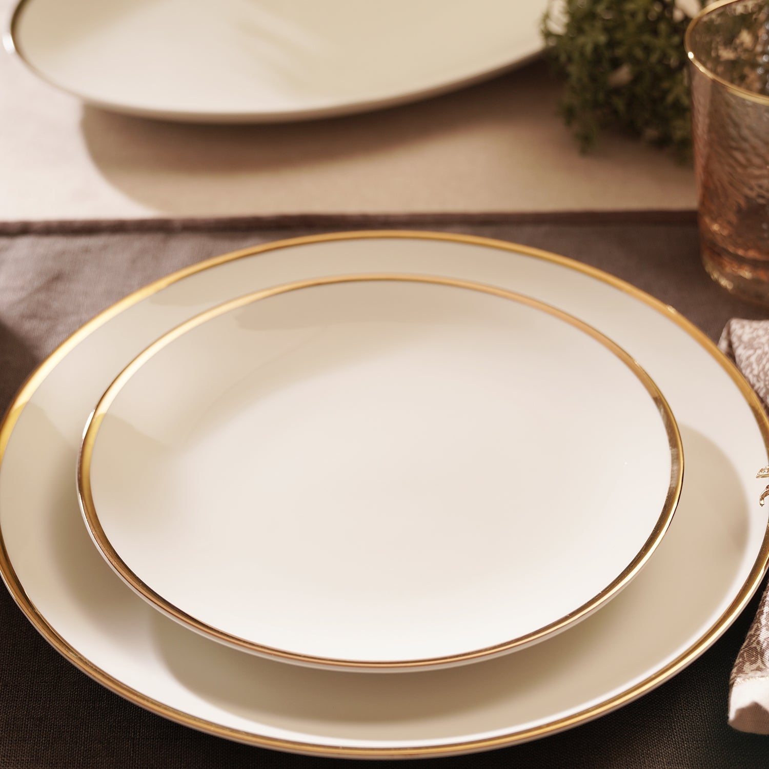 Set of 2 White Gold Rim Ceramic Dessert Plates