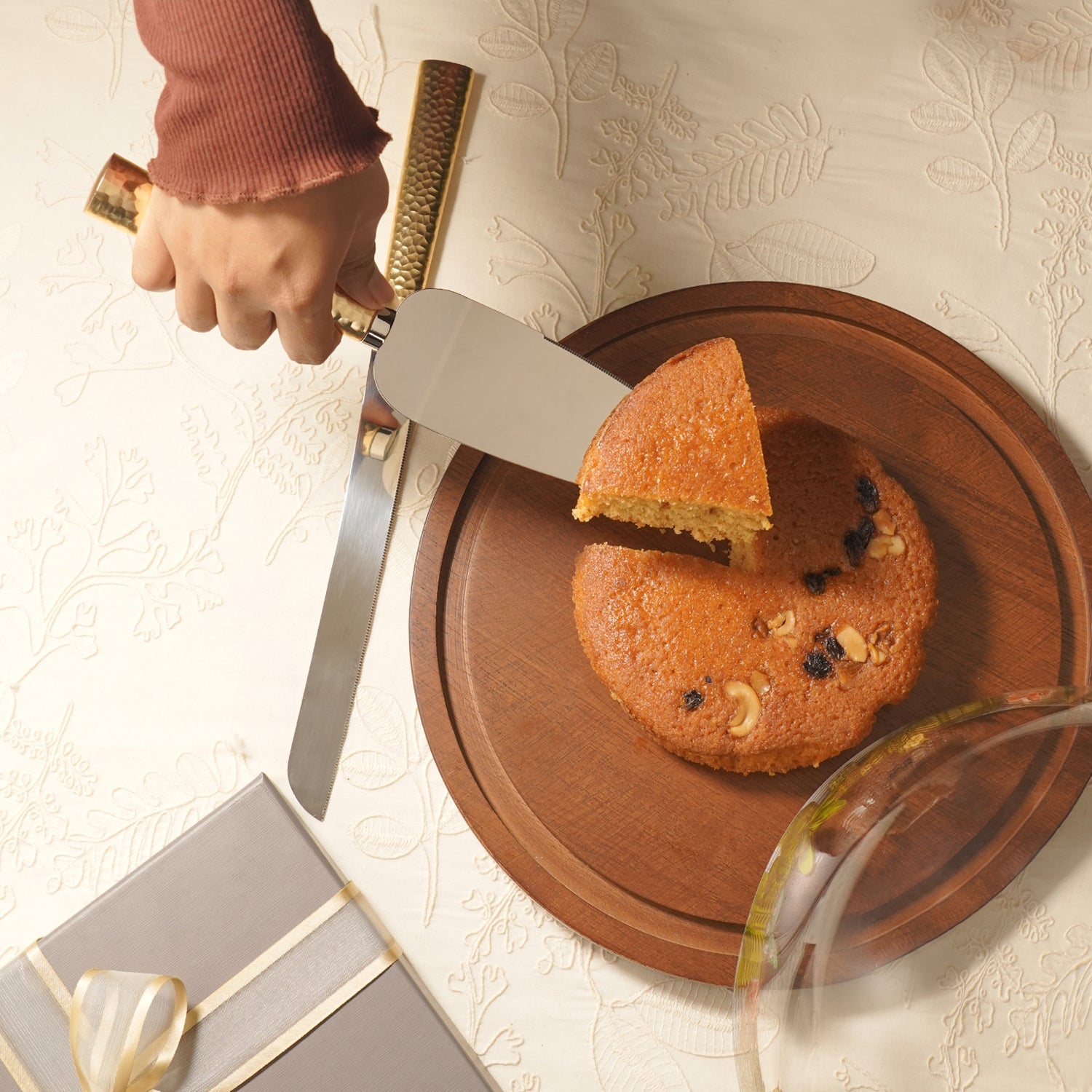 Set of 2 Gold Hammered Cake Server