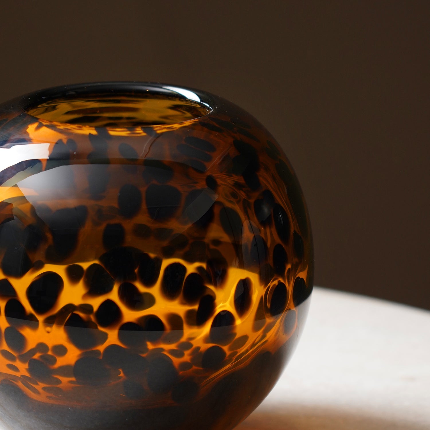 Brown Tortoiseshell Pattern Round Glass Vase