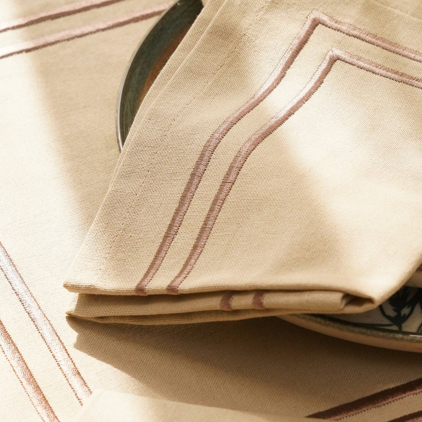 Set of 4 Beige Cotton Napkins with Contrast Embroidery