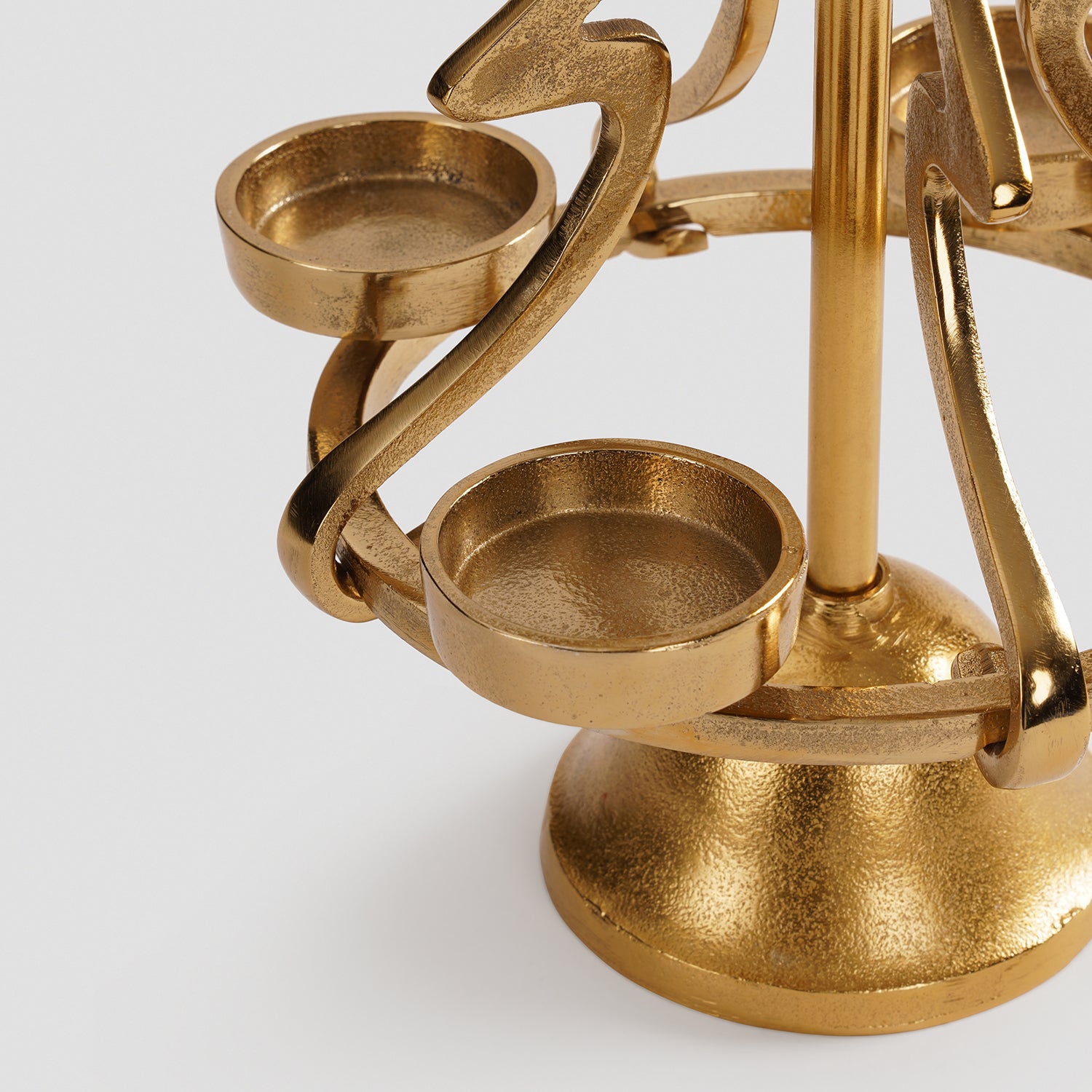 Gold Metal 4 Slot Christmas Tree Tealight Holder