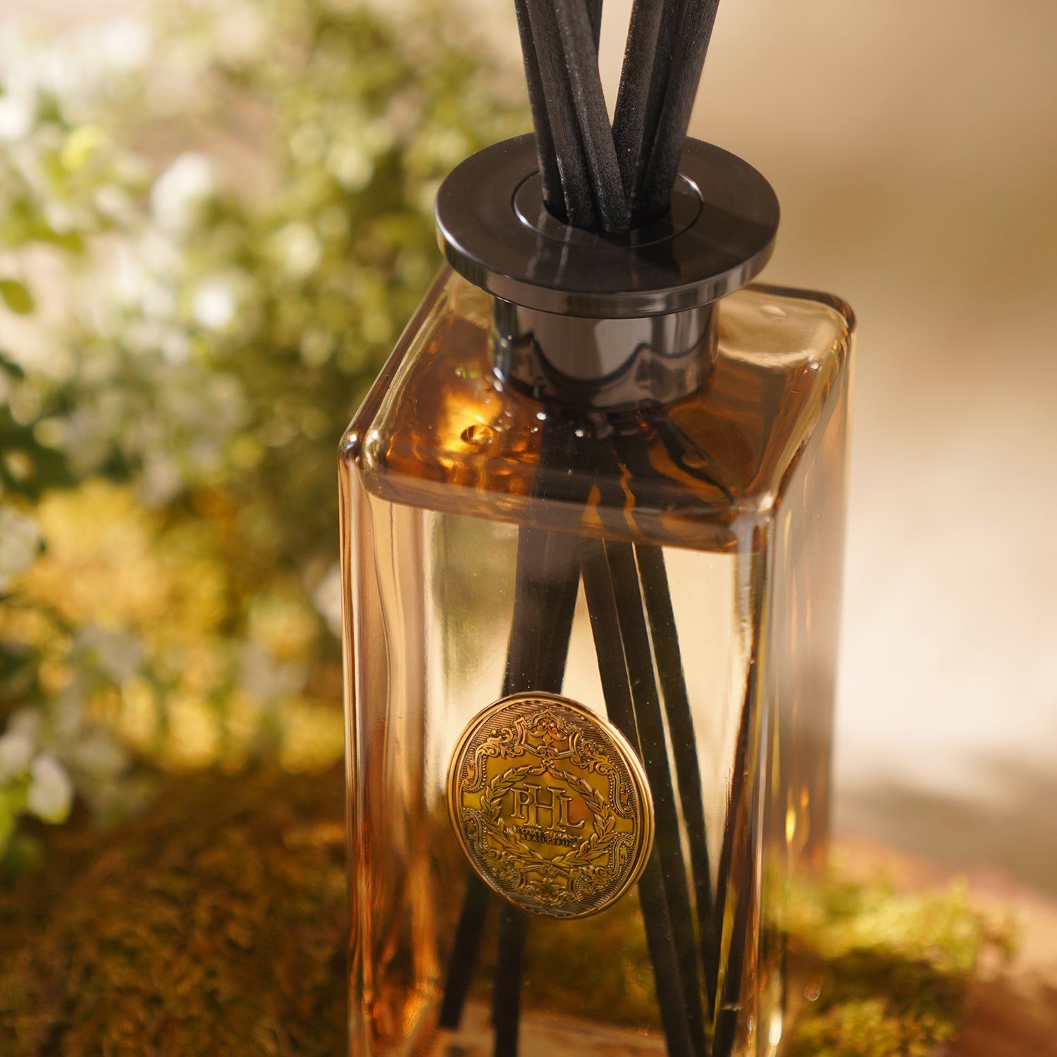 Royal Oud Glass Reed Diffuser - Light Amber