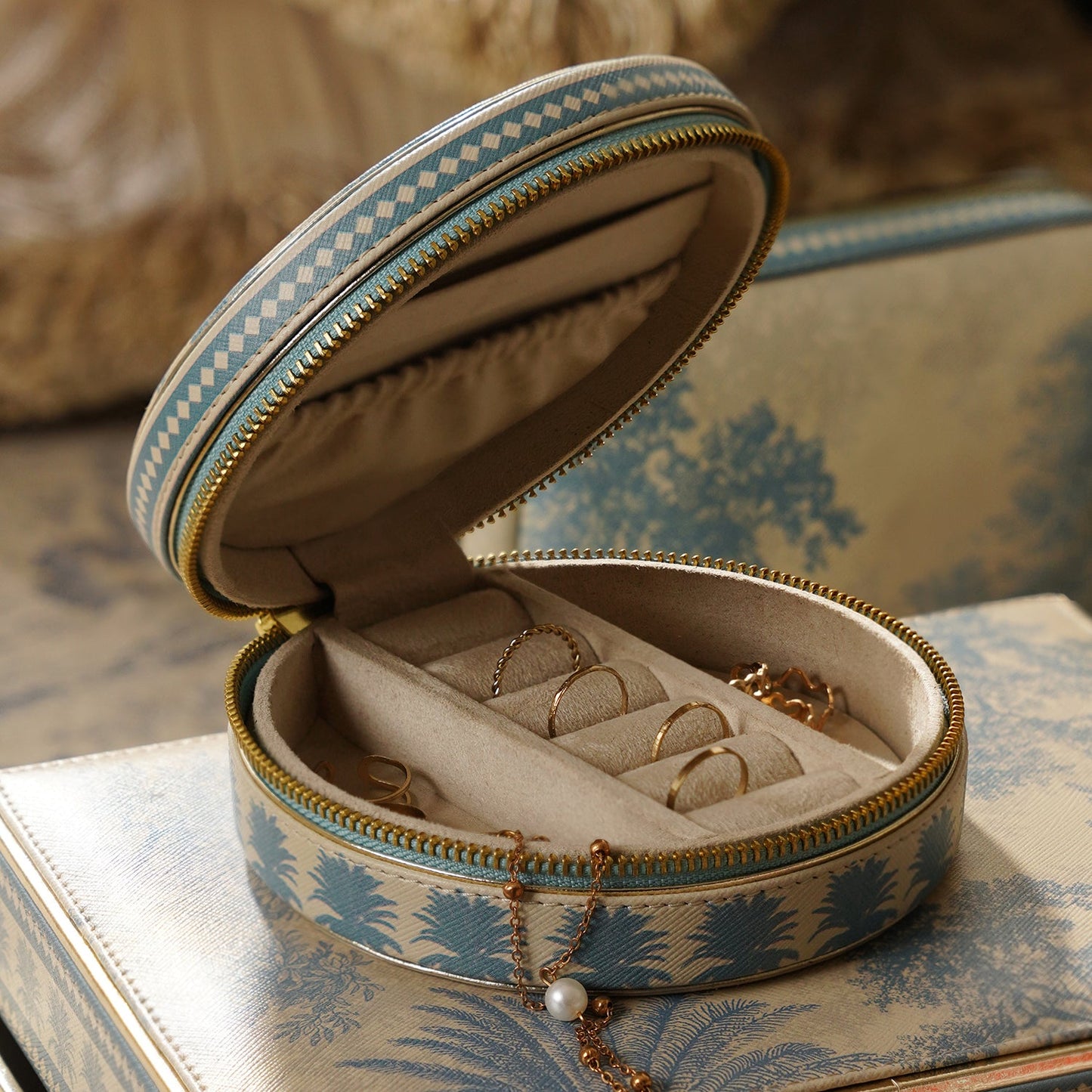 Blue Varena Round Faux Leather Round Travel Jewellery Box