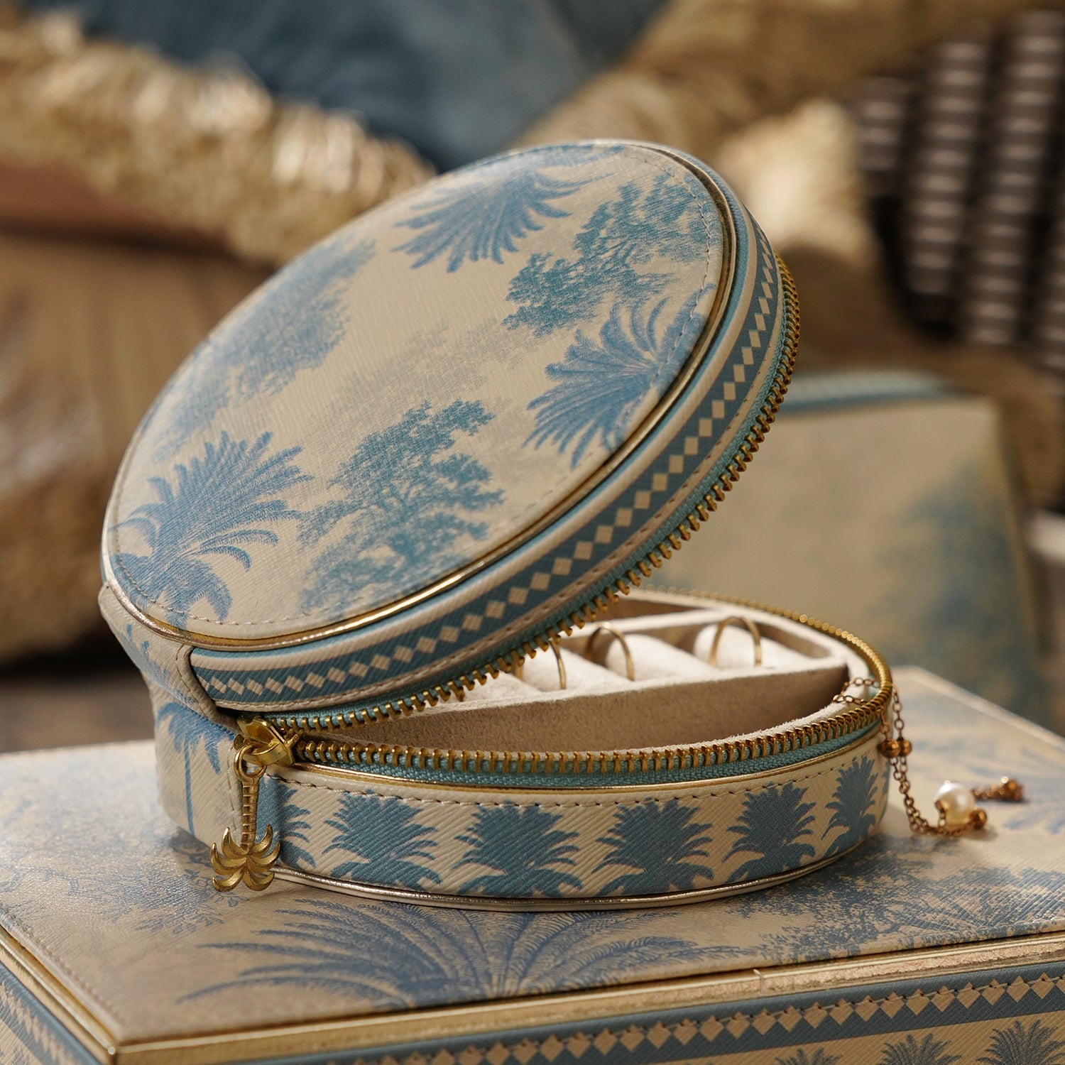 Blue Varena Round Faux Leather Round Travel Jewellery Box
