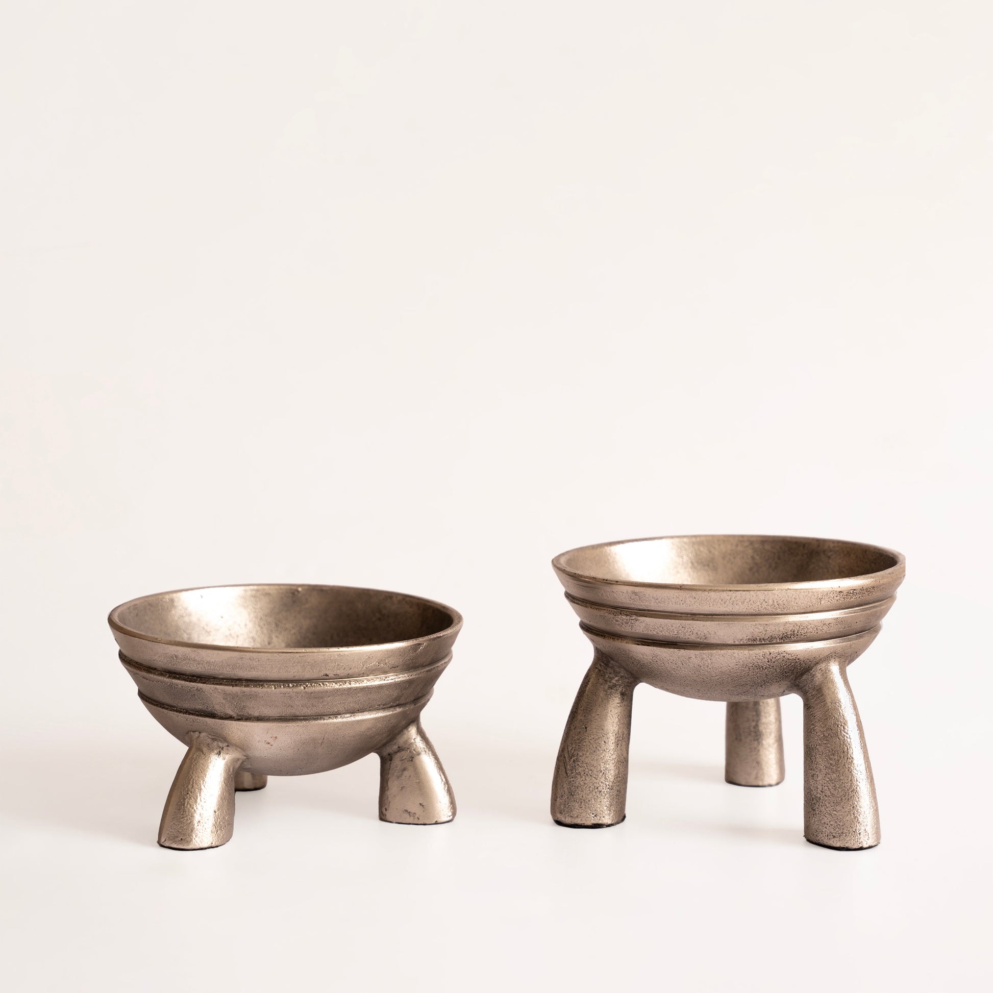DRISHTI BOWLS スモール: 20.1(長さ) x 20.1(幅) x 11.5(高さ)、ラージ: 20.5(長さ) x 20.5(幅)