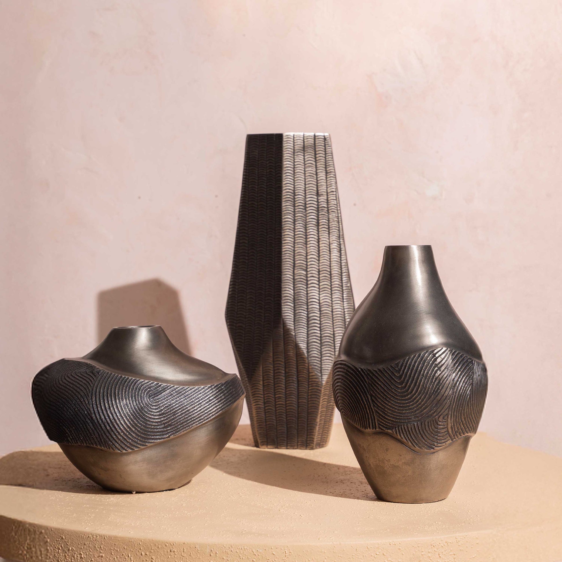 STRATA LUXE VESSELS 小: 21(L) x 17(B) x 32.9(H)、大: 29.3(L) x 26(B) x 21.6(H)