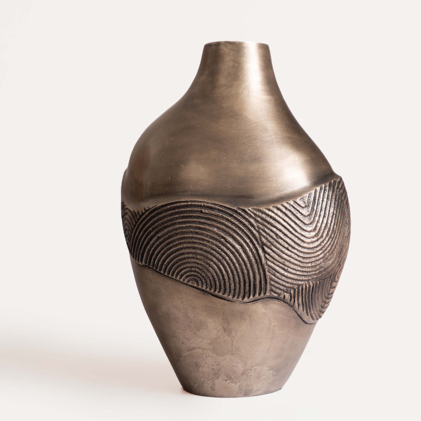 STRATA LUXE VESSELS 小: 21(L) x 17(B) x 32.9(H)、大: 29.3(L) x 26(B) x 21.6(H)