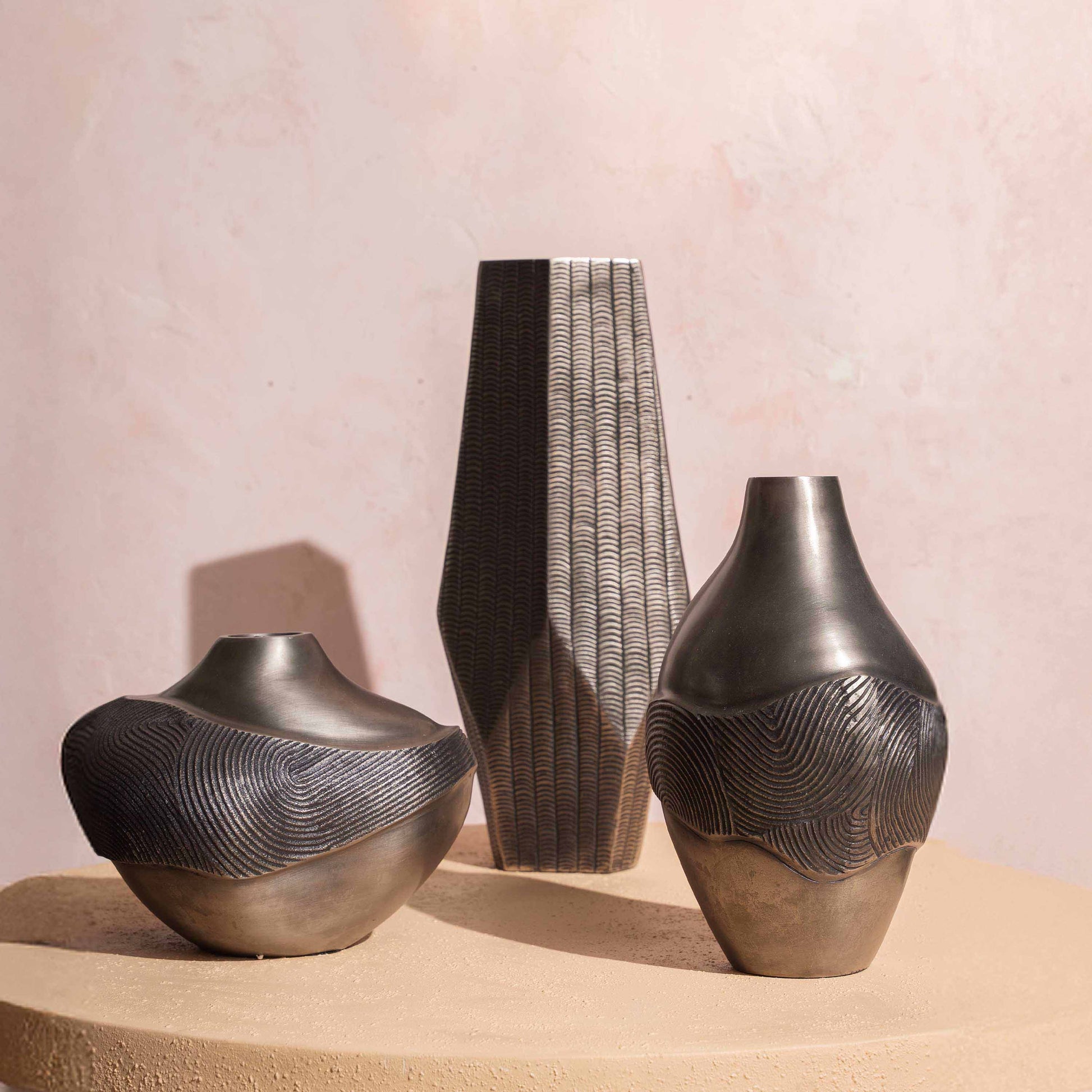 NAKSH TEXTURED VASE 23.2(長さ) x 11(幅) x 50.6(高さ)