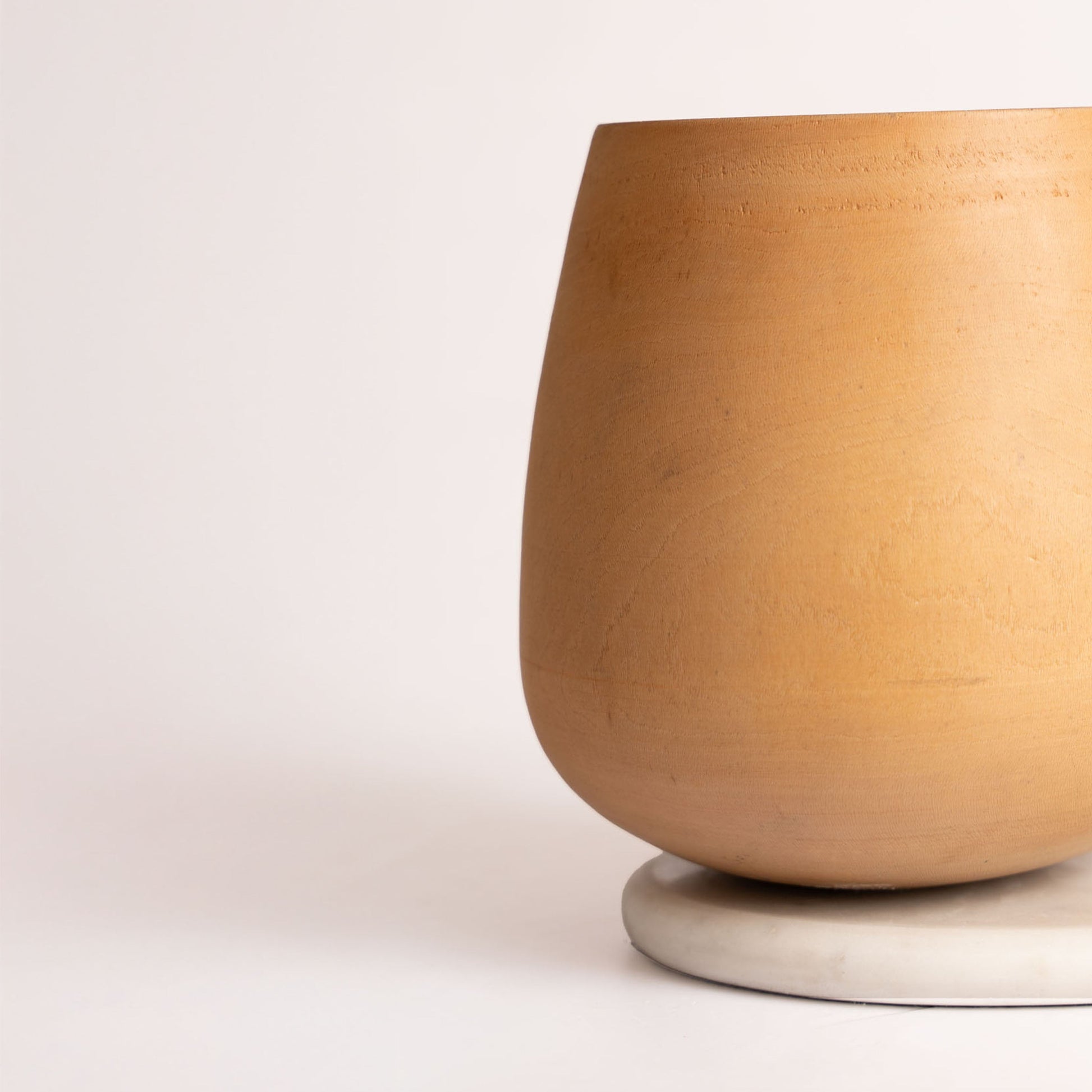 NITYA BALANCE VASE 21.6(長さ) x 15.9(幅) x 24.9(高さ)