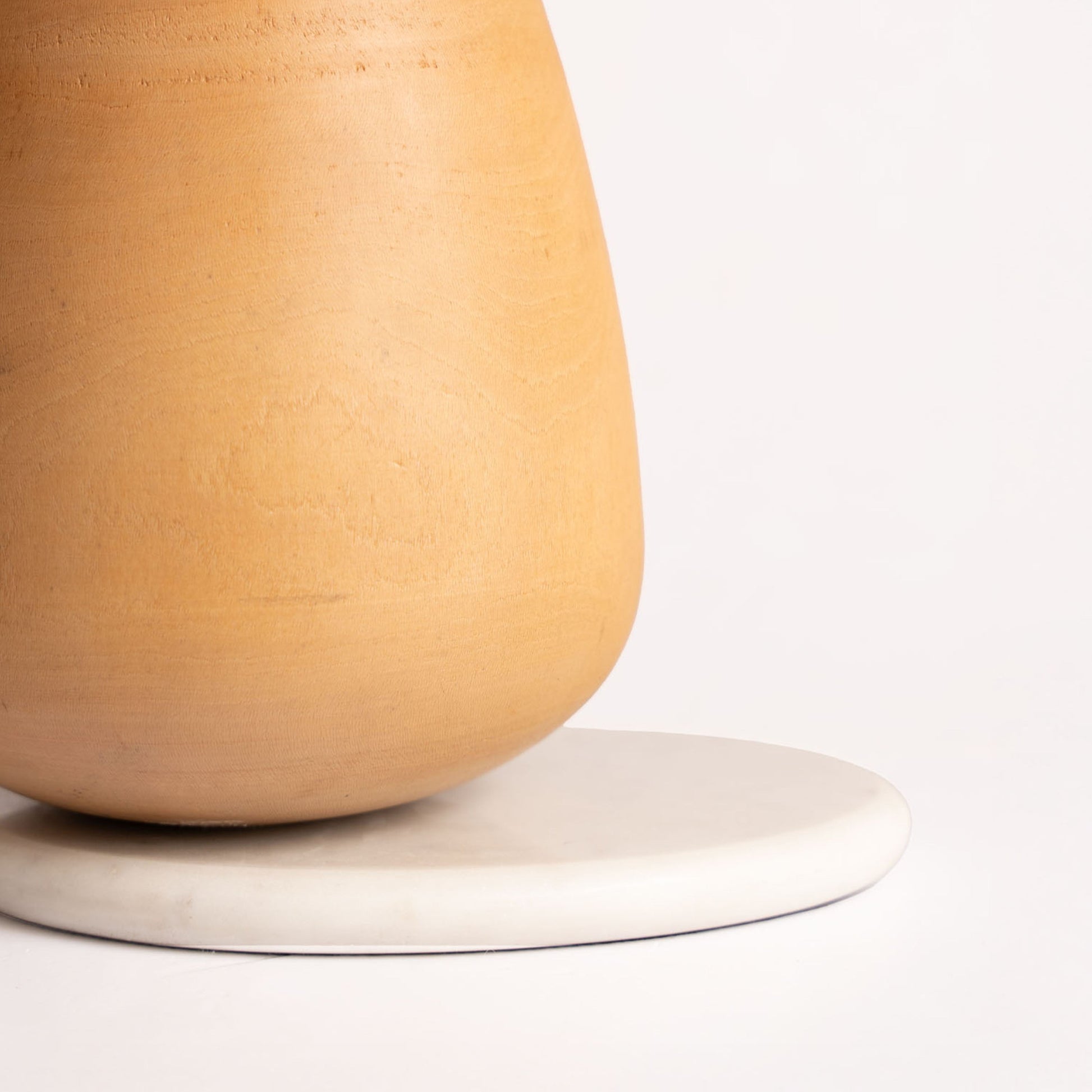 NITYA BALANCE VASE 21.6(長さ) x 15.9(幅) x 24.9(高さ)