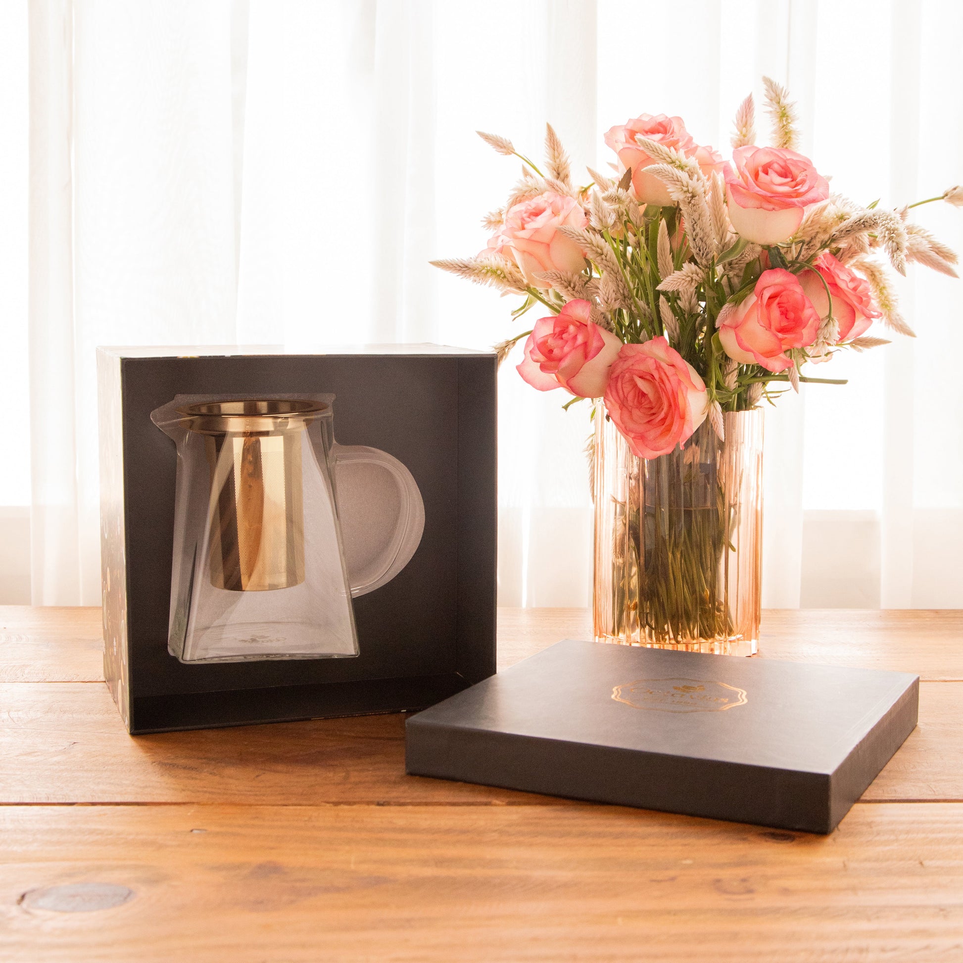 Pyramid Shaped Borosilicate Glass Kettle with Gold Plated Infuser and Lid 720ML
