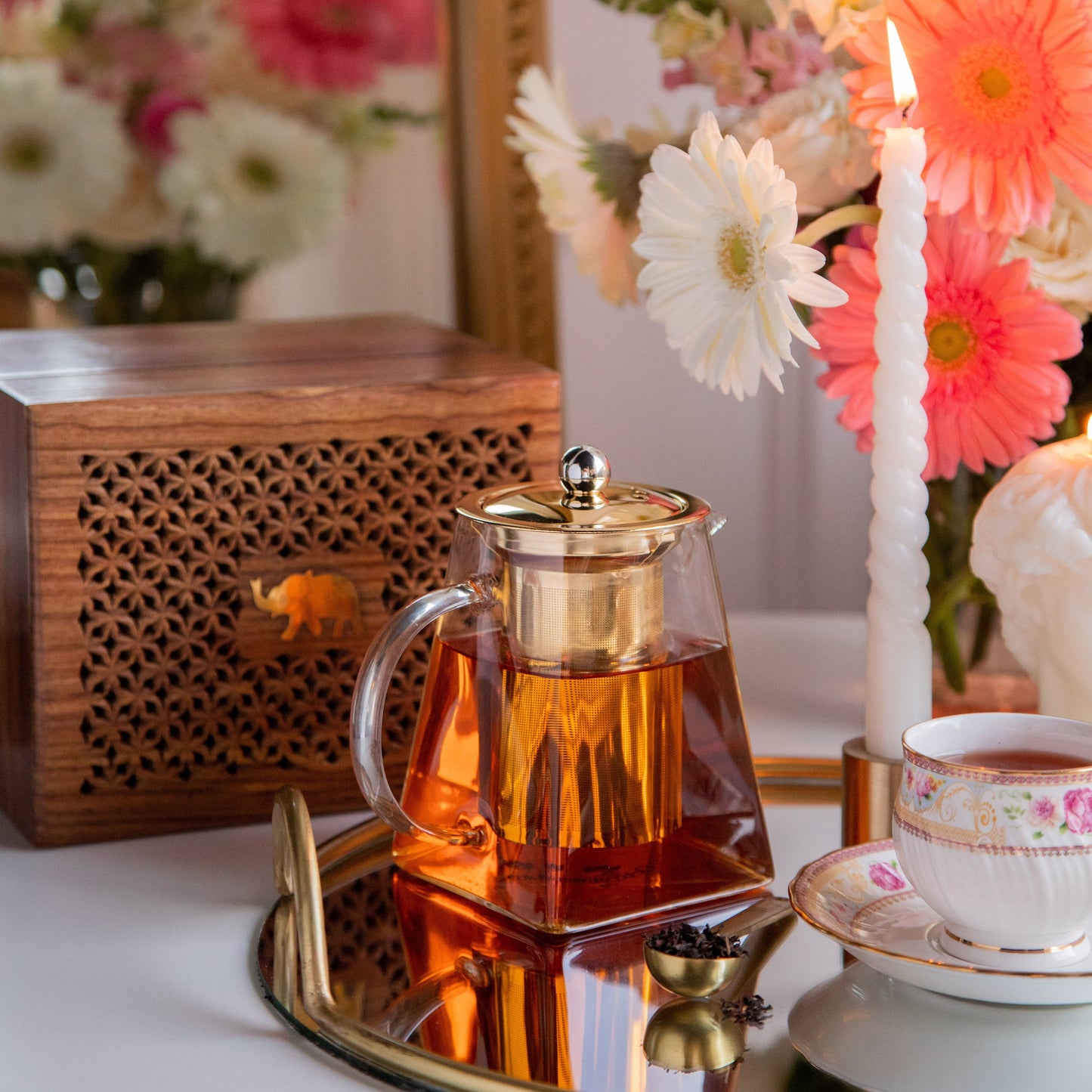 Pyramid Shape Borosilicate Teapot With Gold Plated Infuser And Lid in a Sesham Wood Box- 720 ML 720ml