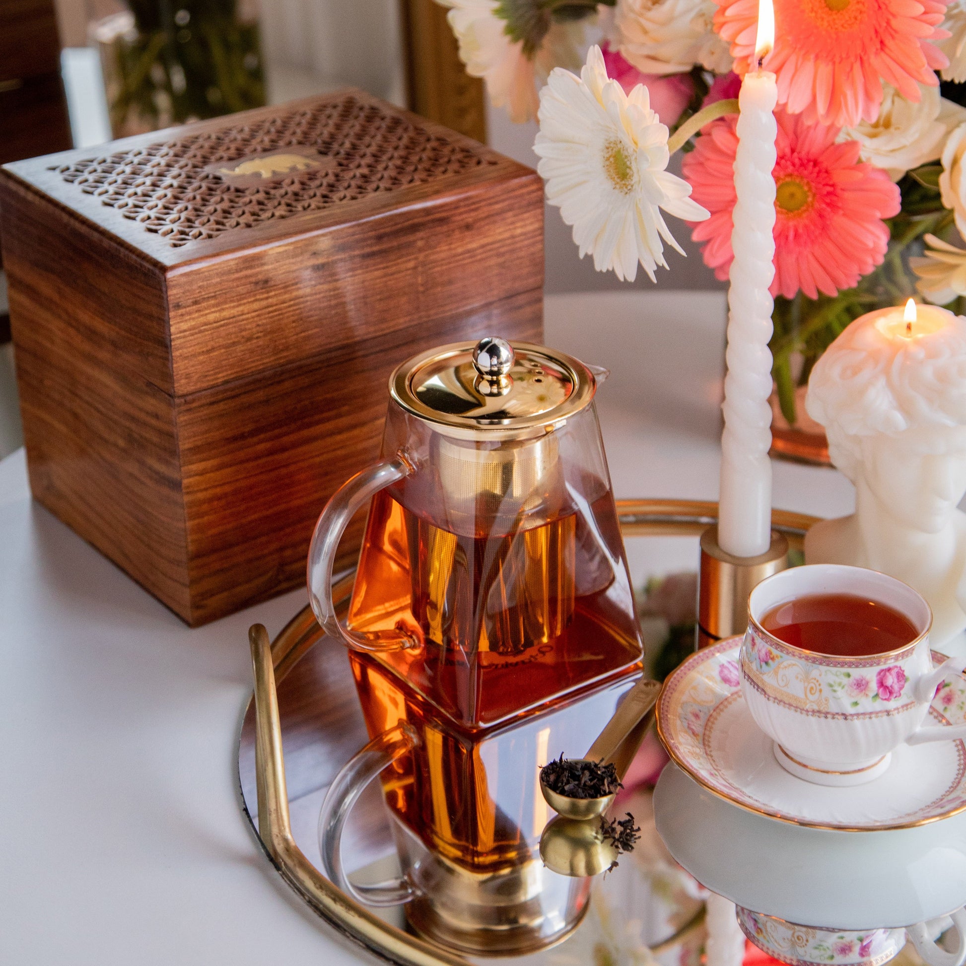 Pyramid Shape Borosilicate Teapot With Gold Plated Infuser And Lid in a Sesham Wood Box- 720 ML 720ml