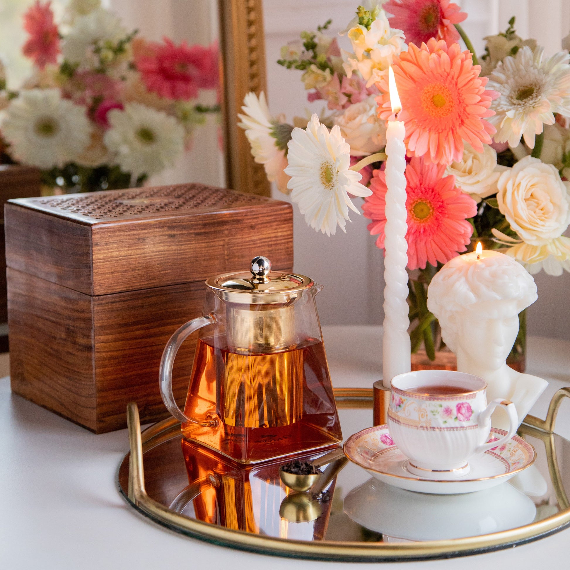 Pyramid Shape Borosilicate Teapot With Gold Plated Infuser And Lid in a Sesham Wood Box- 720 ML 720ml
