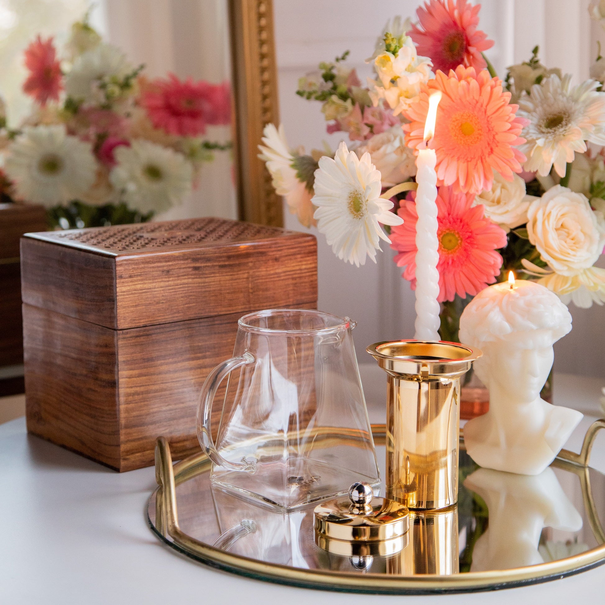 Pyramid Shape Borosilicate Teapot With Gold Plated Infuser And Lid in a Sesham Wood Box- 720 ML 720ml