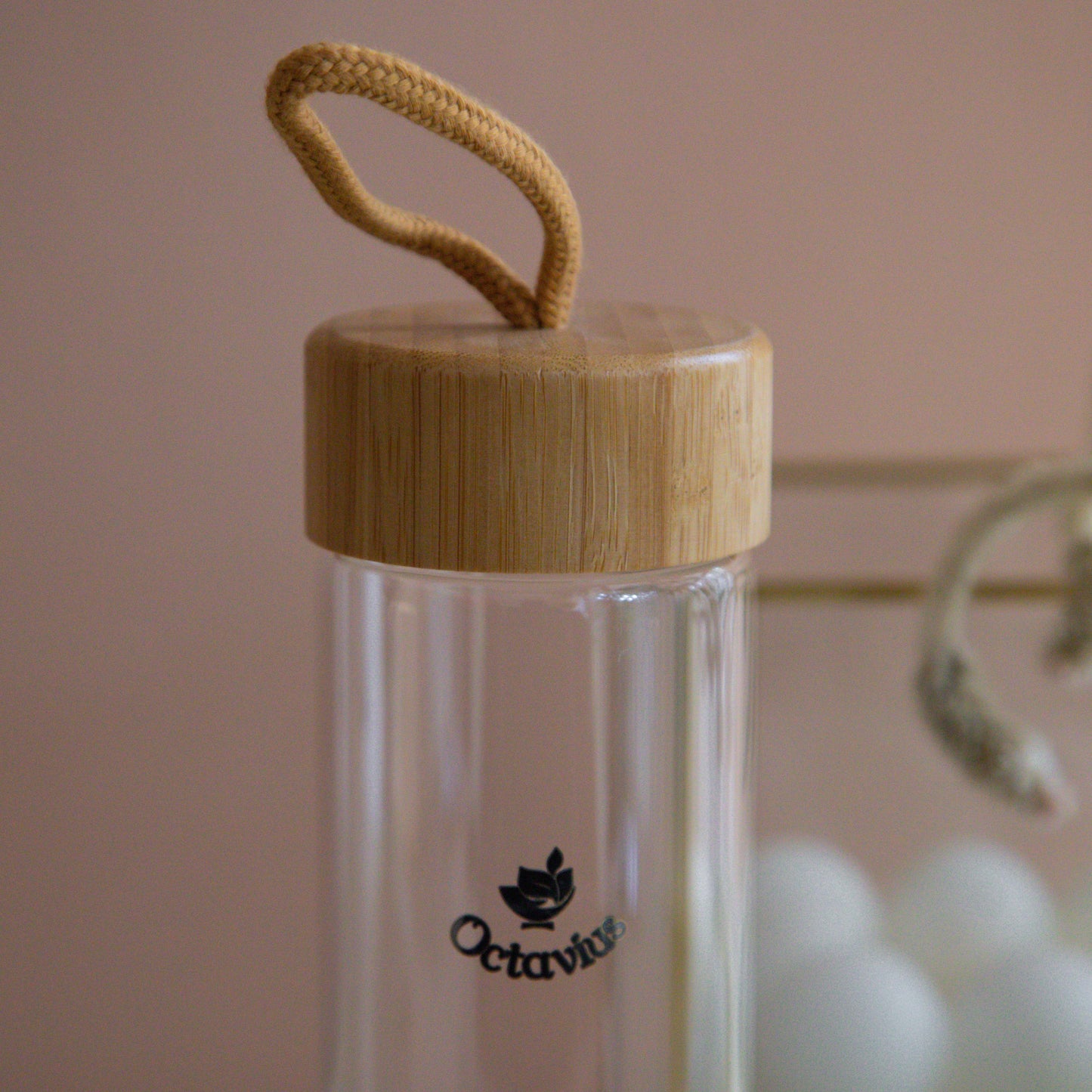 Borosilicate Glass Bottle With Wooden Cap - 600ML 600ml