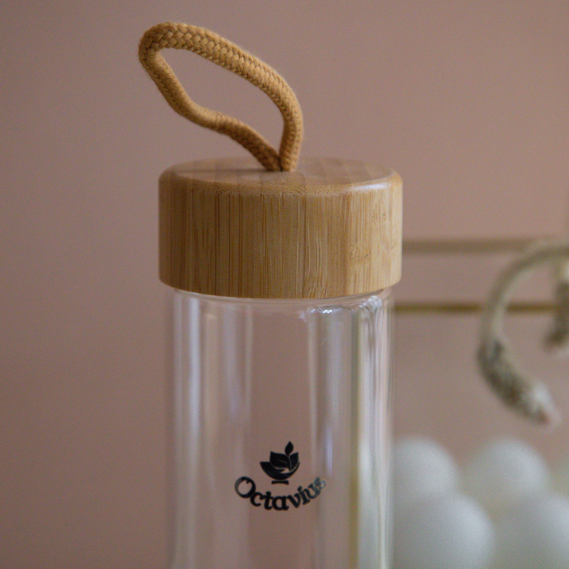 Borosilicate Glass Bottle With Wooden Cap - 600ML 600ml