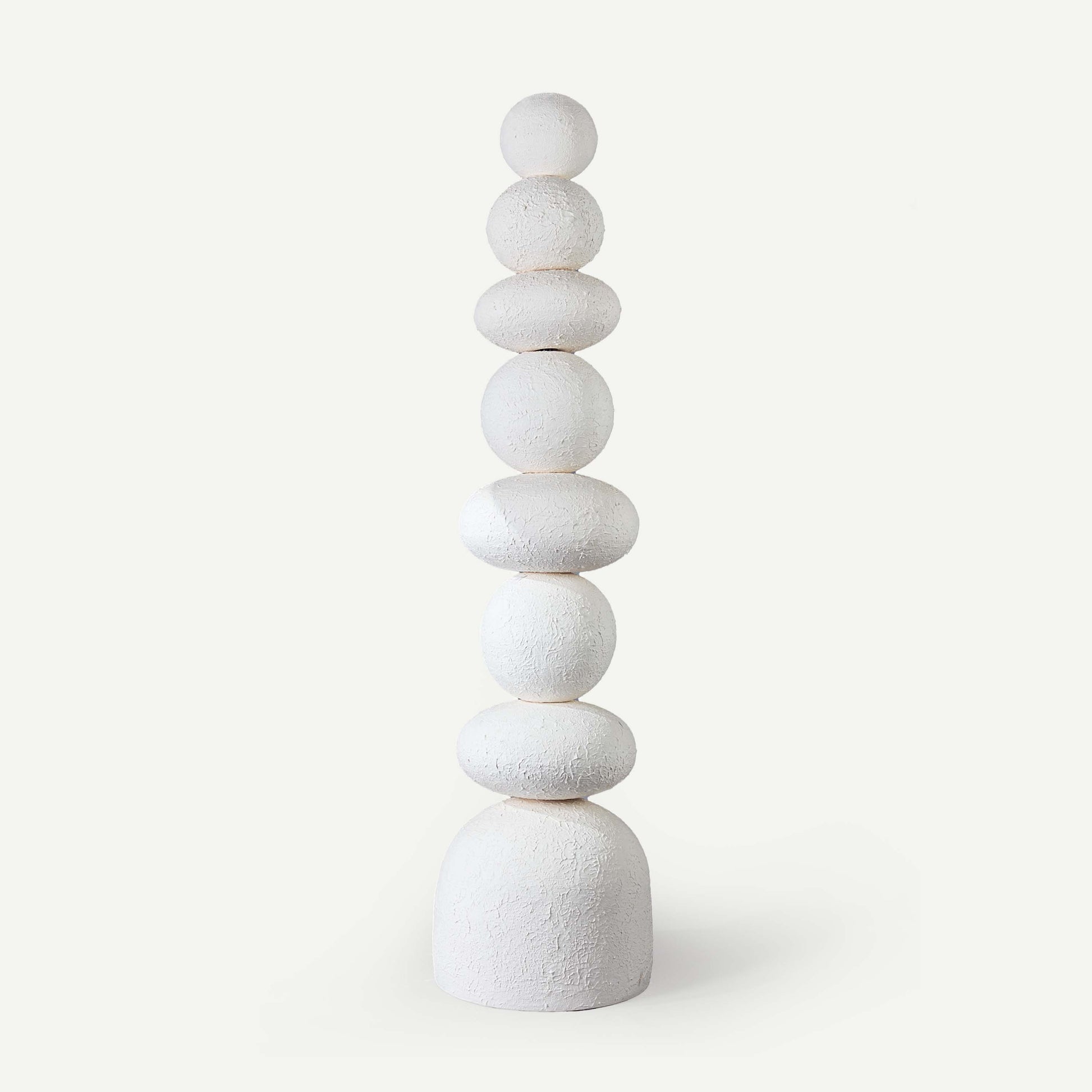 LARGE PEBBLE TOTEM 長さ: 34.3、幅: 34.3、高さ: 152.4