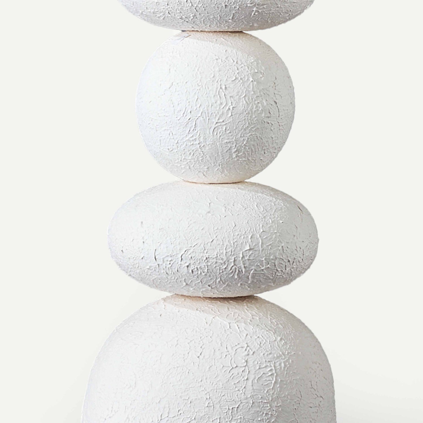 LARGE PEBBLE TOTEM 長さ: 34.3、幅: 34.3、高さ: 152.4