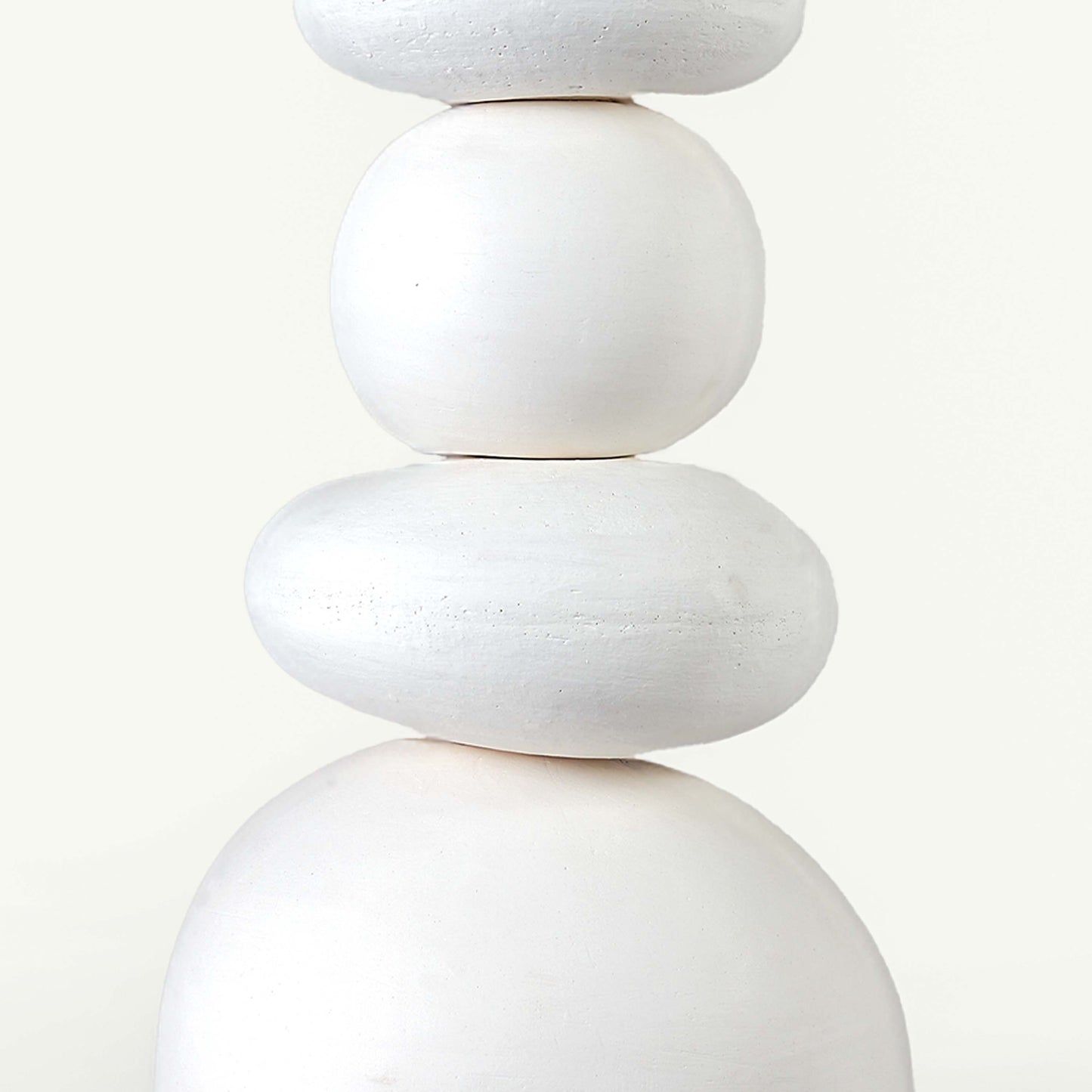 SMALL PEBBLE TOTEM 長さ: 34.3、幅: 34.3、高さ: 91.4