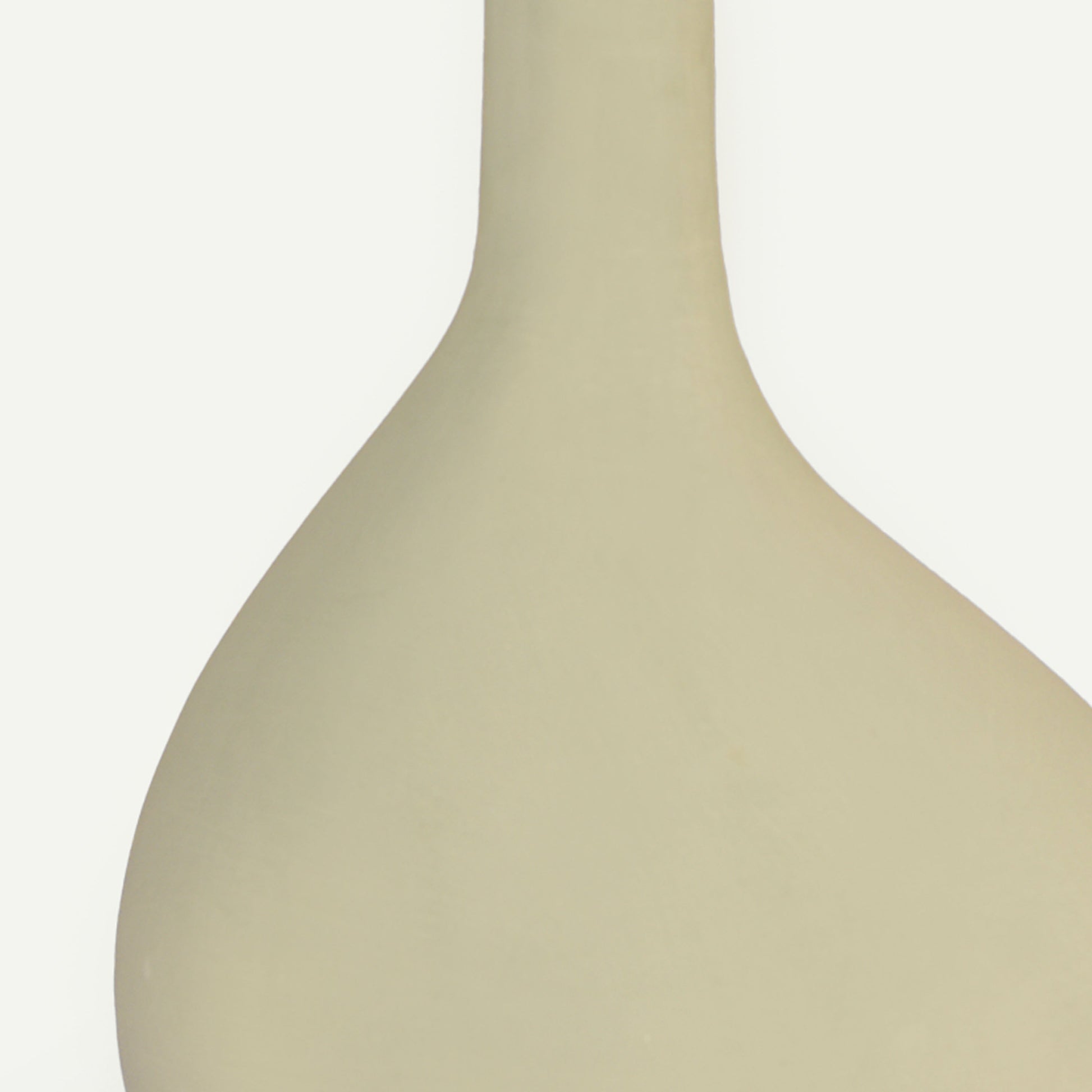 BUCK VASE 長さ: 26.7、幅: 28.4、高さ: 41.7