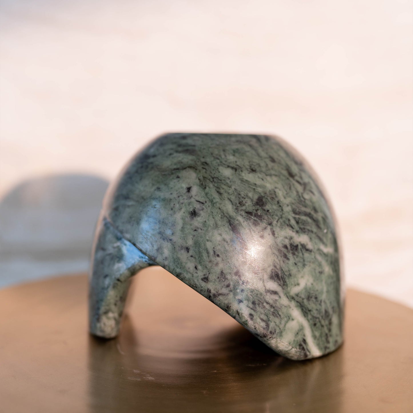 NIRVA OBJECTS 小: 16.5(L) x 22.9(B) x 8.9(H)、大: 22.8(L) x 22.5(B) x 9(H)