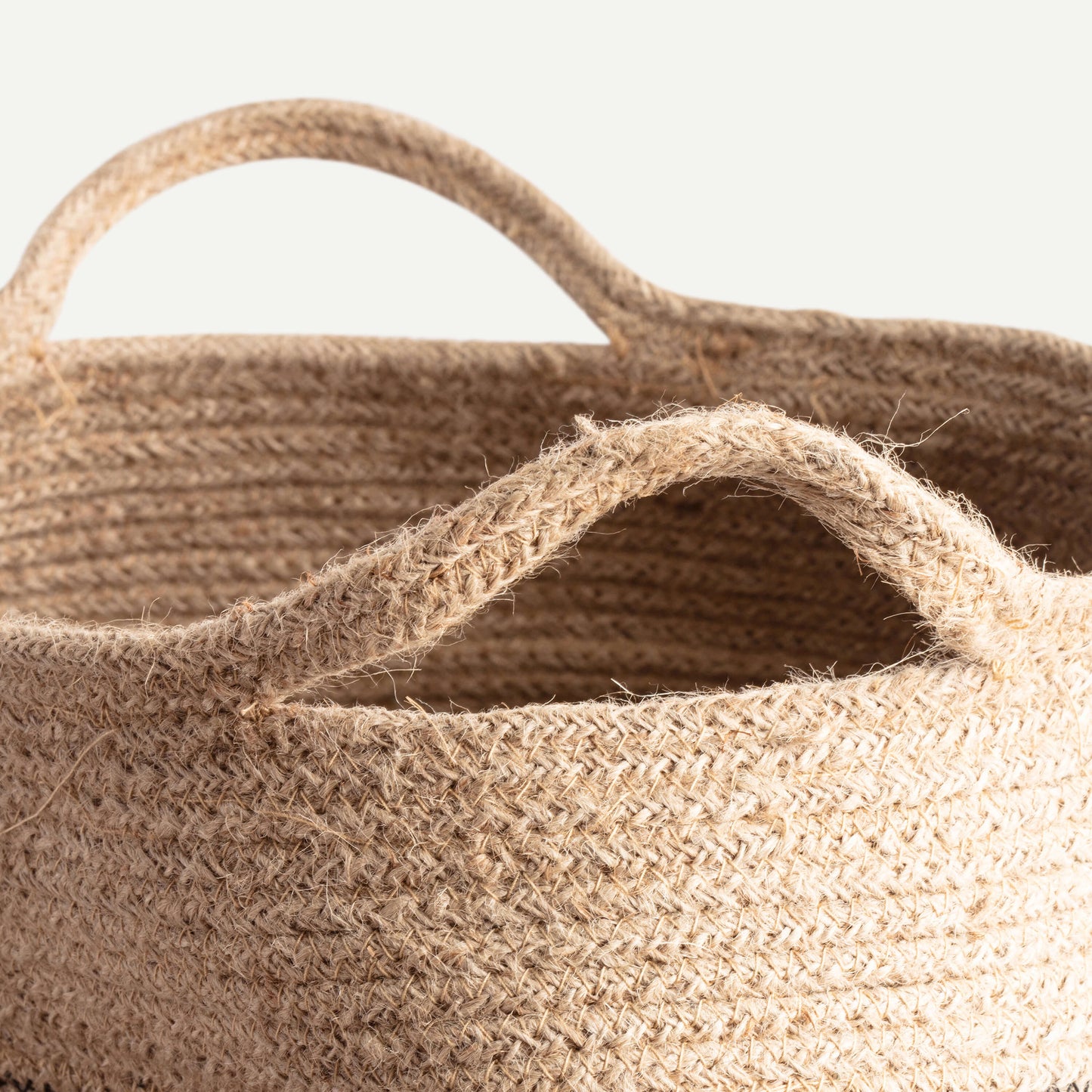 DUNE WOVEN BASKET 30(幅) x 30(奥行) x 36(高さ)／直径: 30