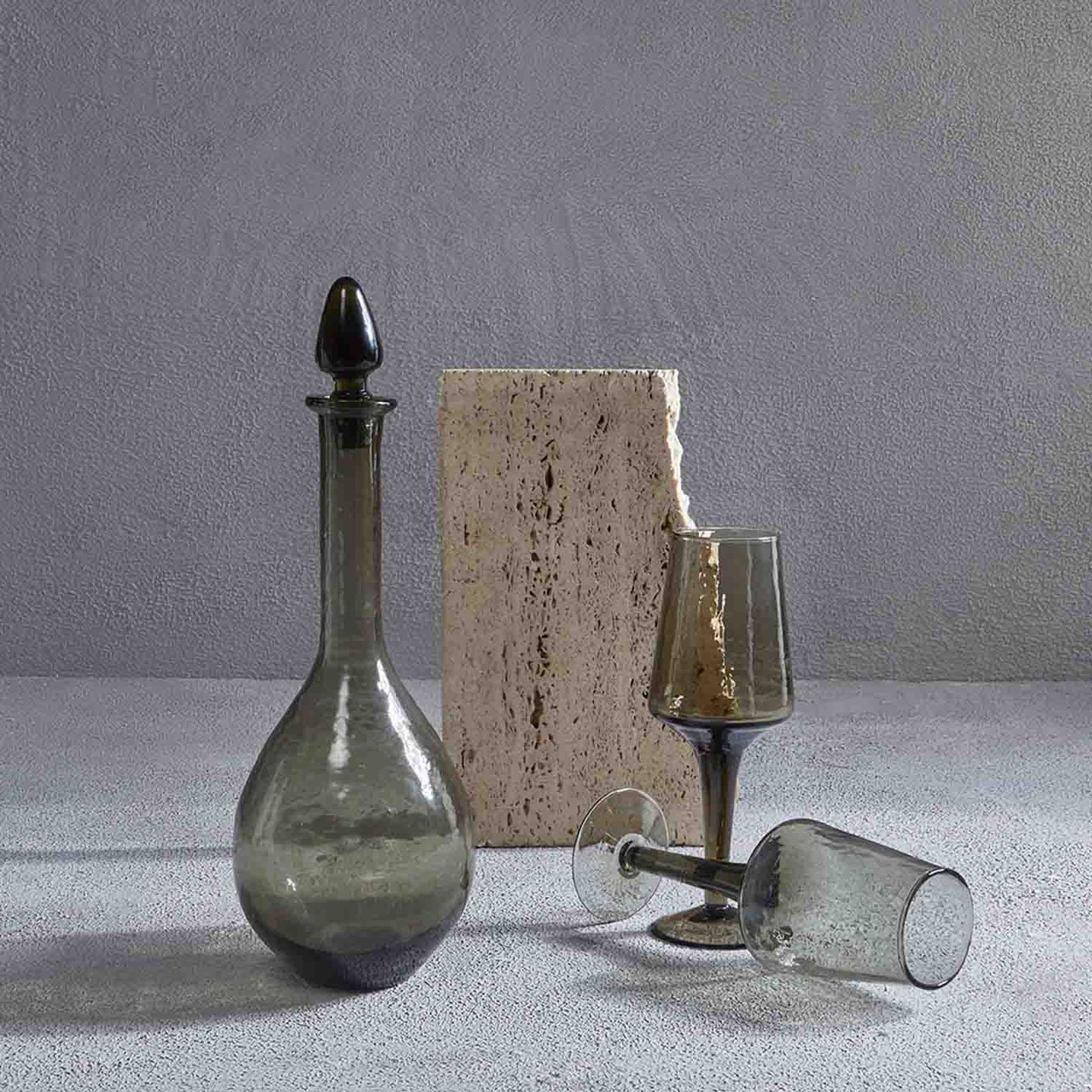 VICTORIA WINE DECANTER 12.8(L) x 12.8(B) x 36.3(H); 直径: 12.8