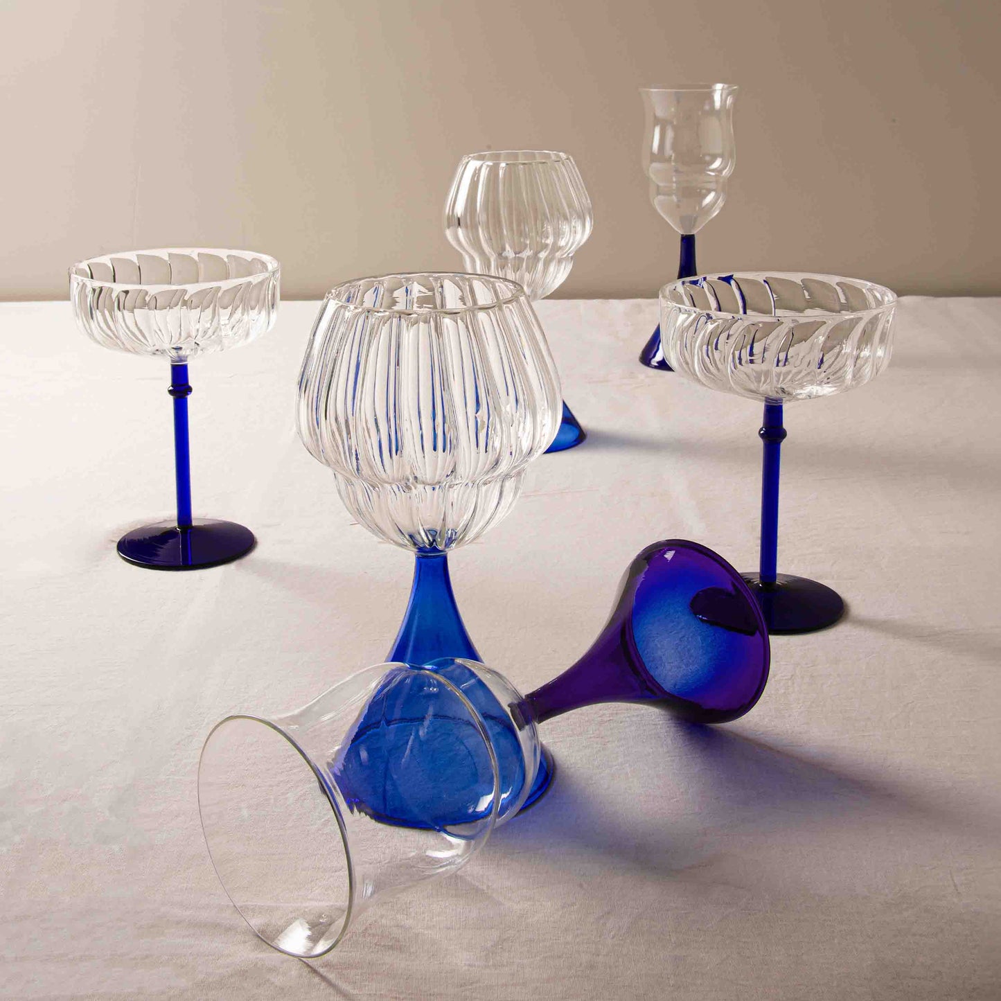 WAFT GLASSES (SET OF 2) 8.3(L) x 8.3(B) x 21.1(H); 直径: 8.3