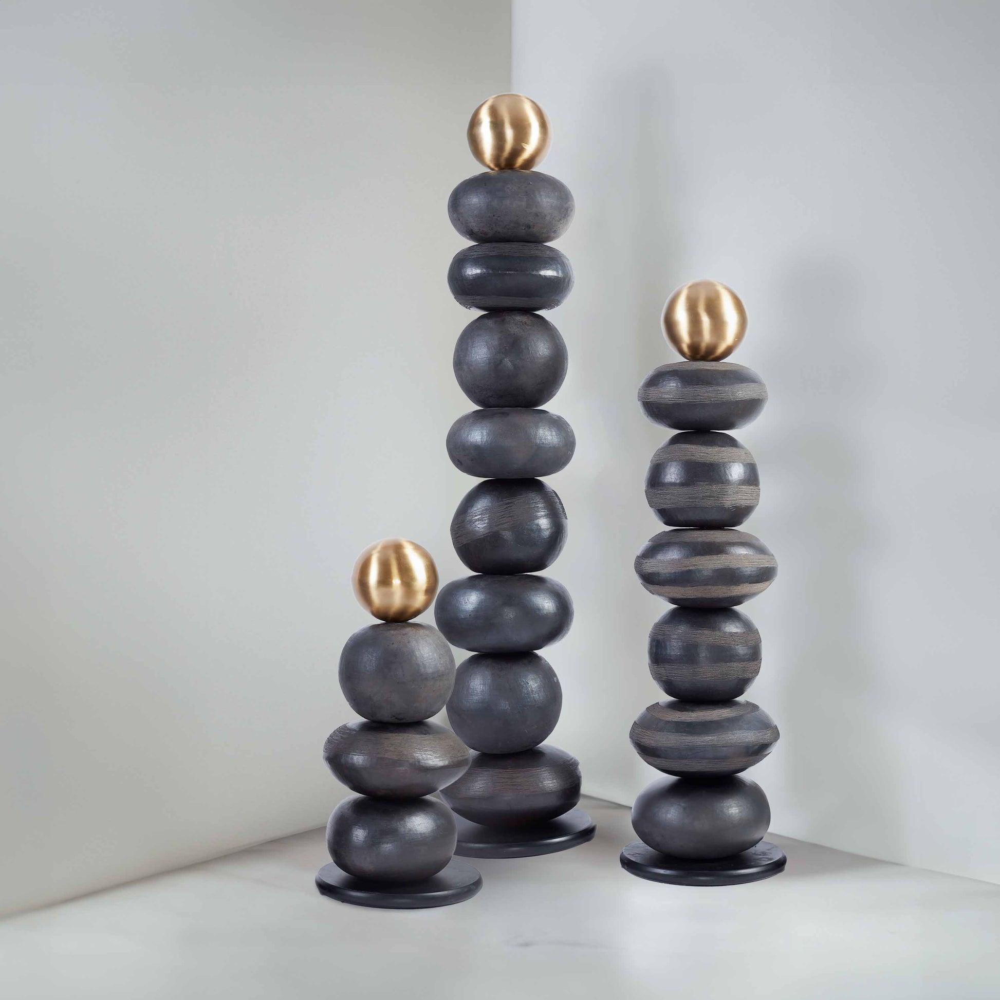 THE LONGPI TOTEM 30.5(長さ) x 30.5(幅) x 136.9(高さ)
