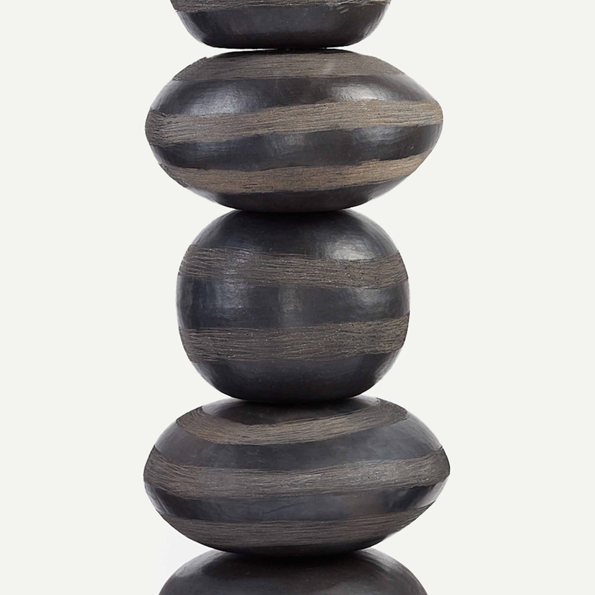 THE GRAIN TOTEM 30.5(長さ) x 30.5(幅) x 115.8(高さ)