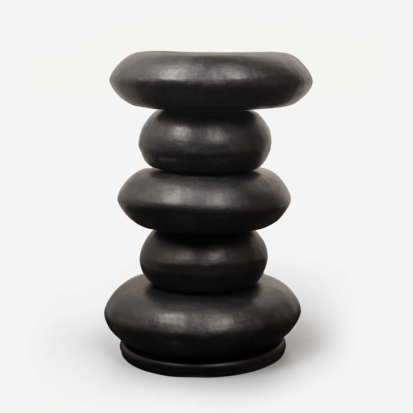 PEBBLE END TABLE 40(長さ) x 40(幅) x 59.8(高さ)