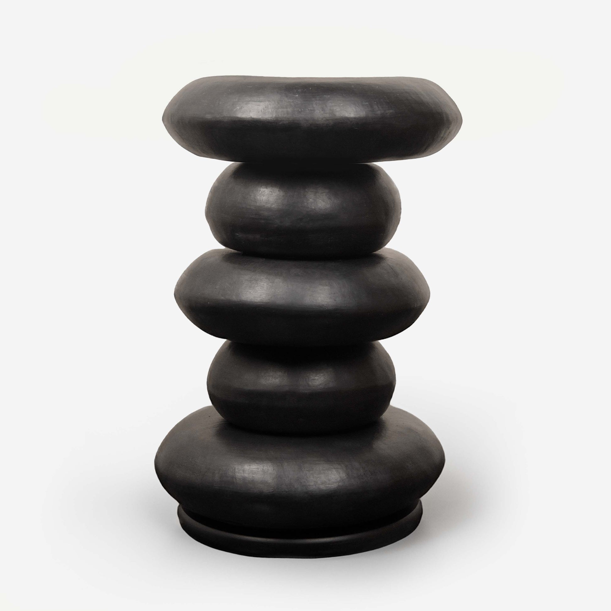 PEBBLE END TABLE 40(長さ) x 40(幅) x 59.8(高さ)