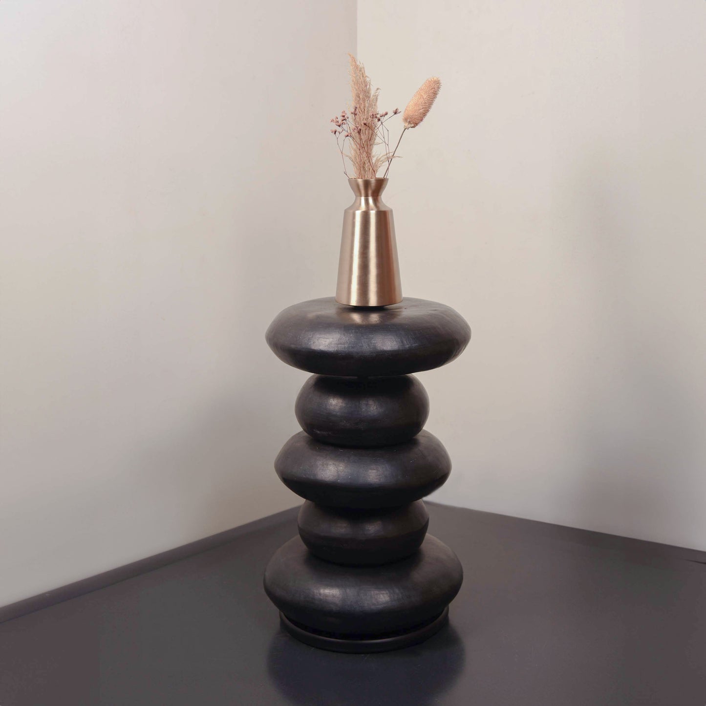 PEBBLE END TABLE 40(長さ) x 40(幅) x 59.8(高さ)