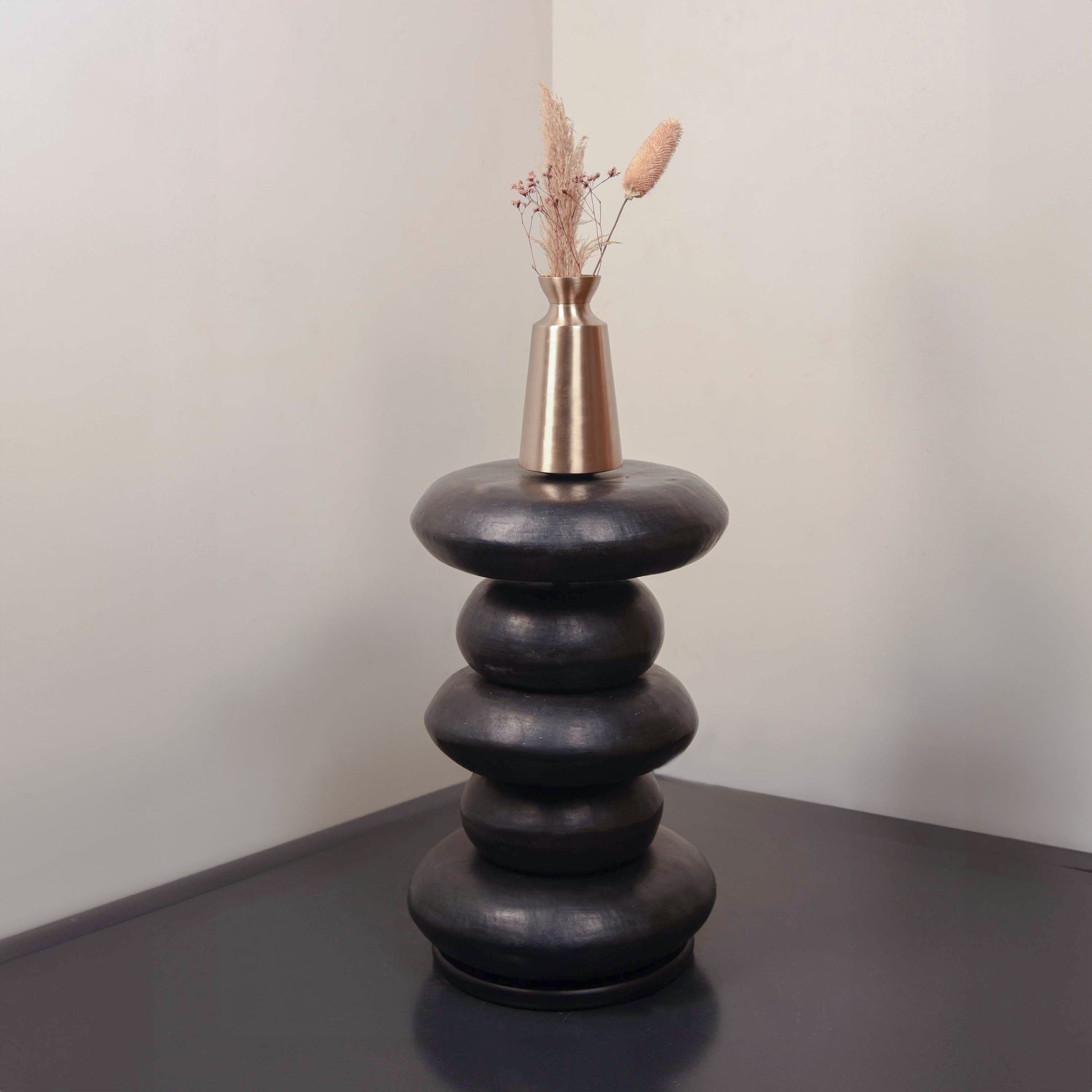 PEBBLE END TABLE 40(長さ) x 40(幅) x 59.8(高さ)
